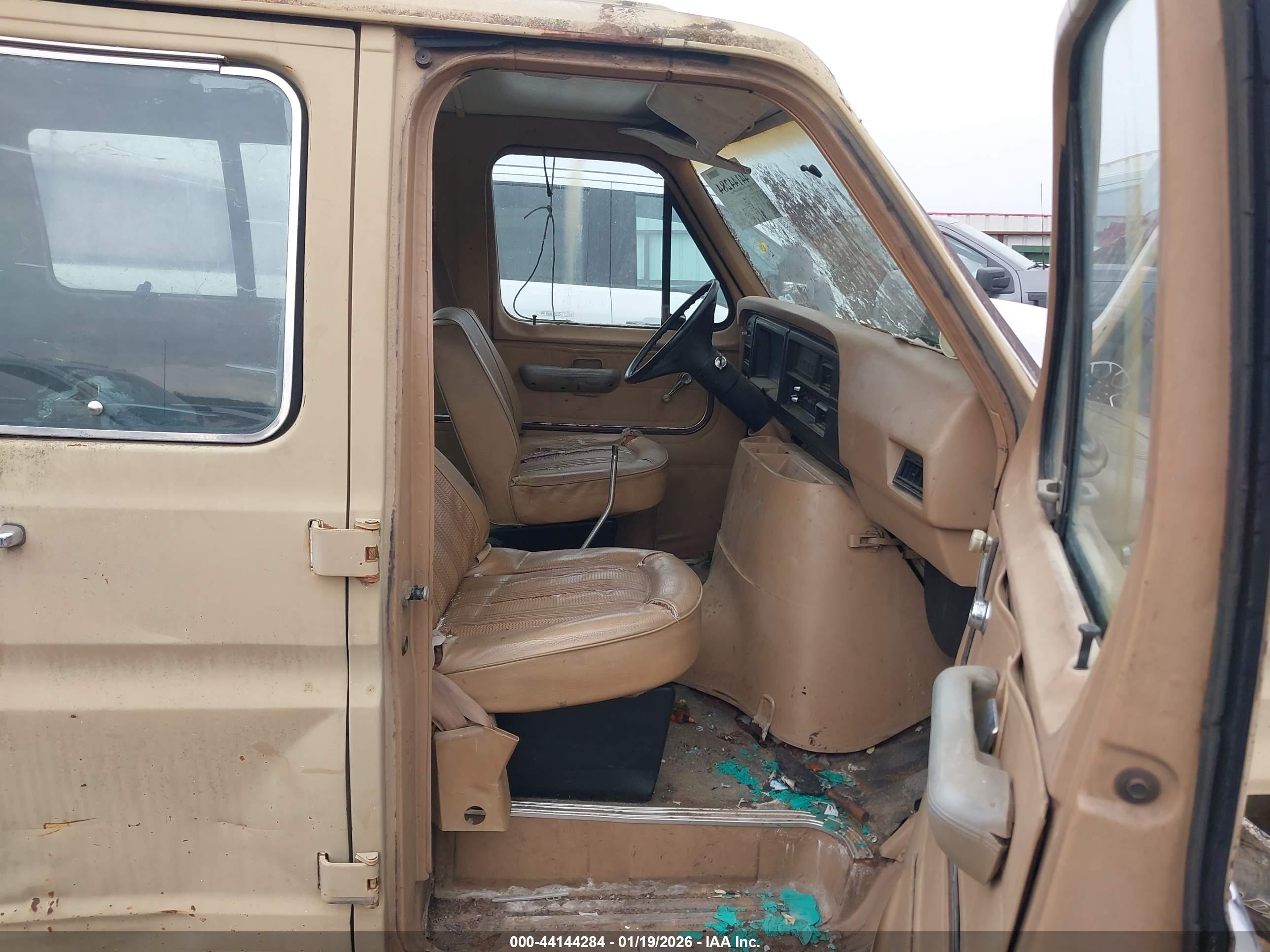 FORD ECONOLINE image 5