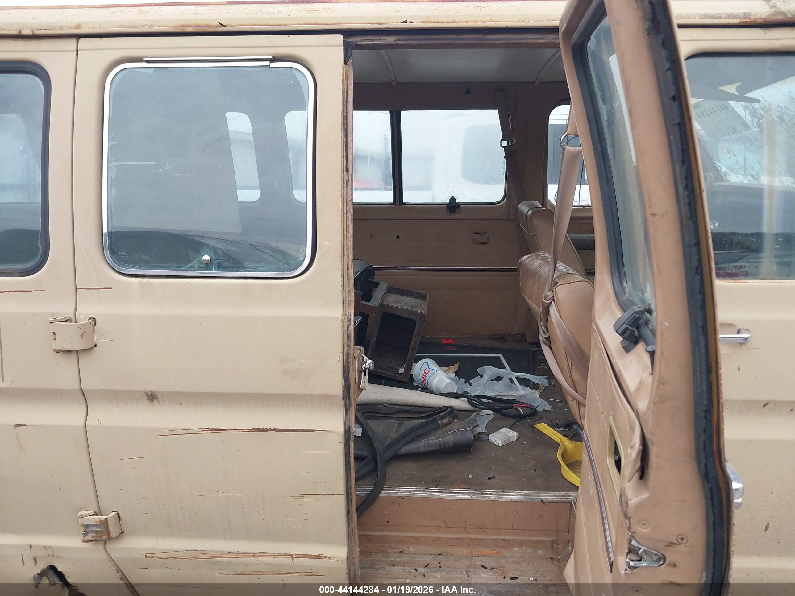 FORD ECONOLINE image 8