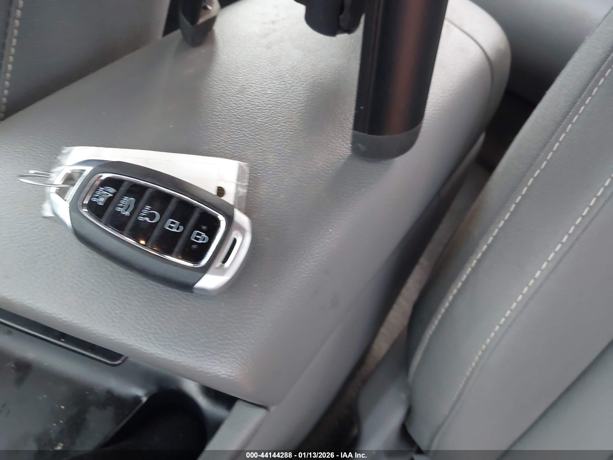HYUNDAI ELANTRA image 11