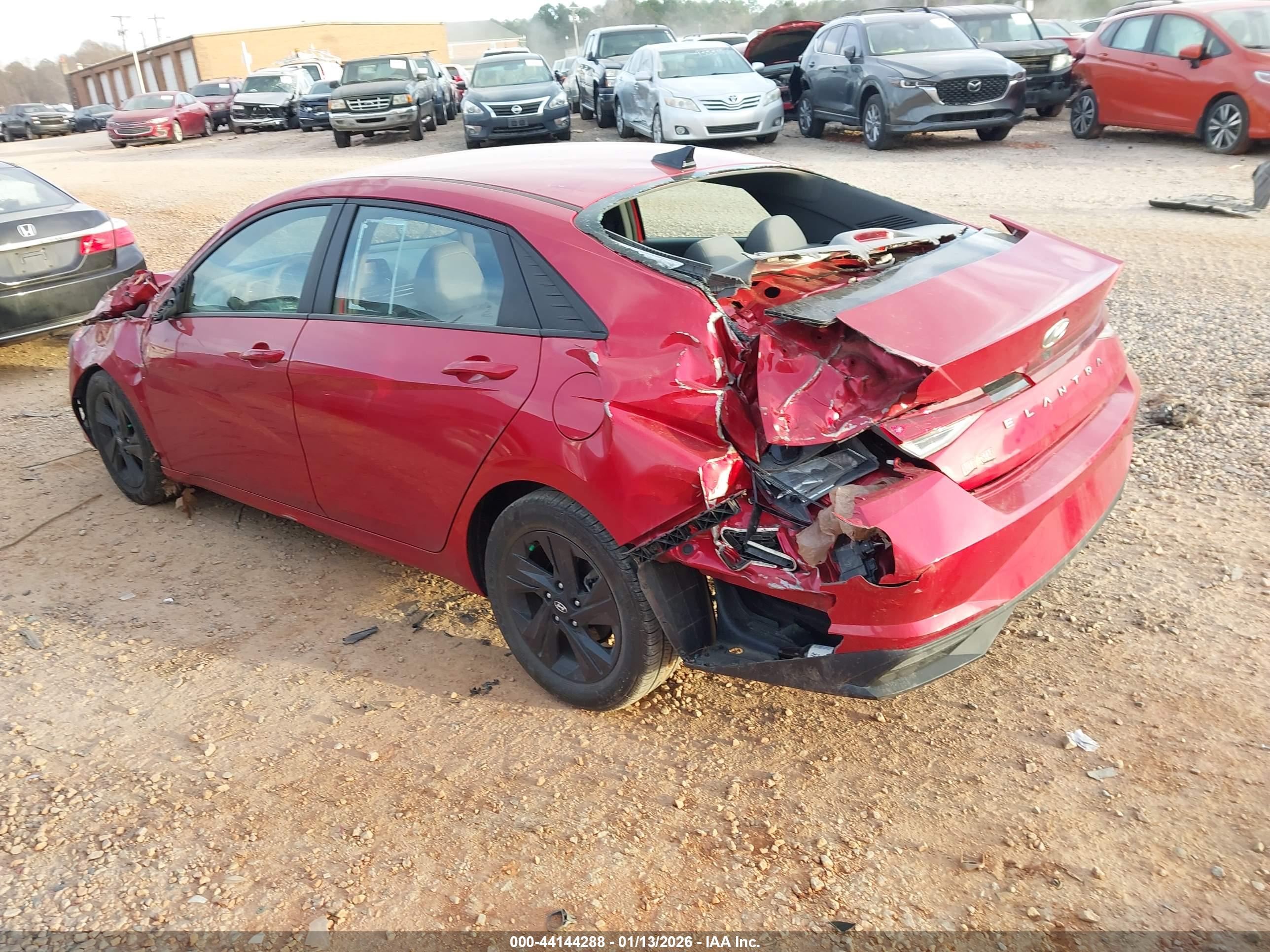 HYUNDAI ELANTRA image 3