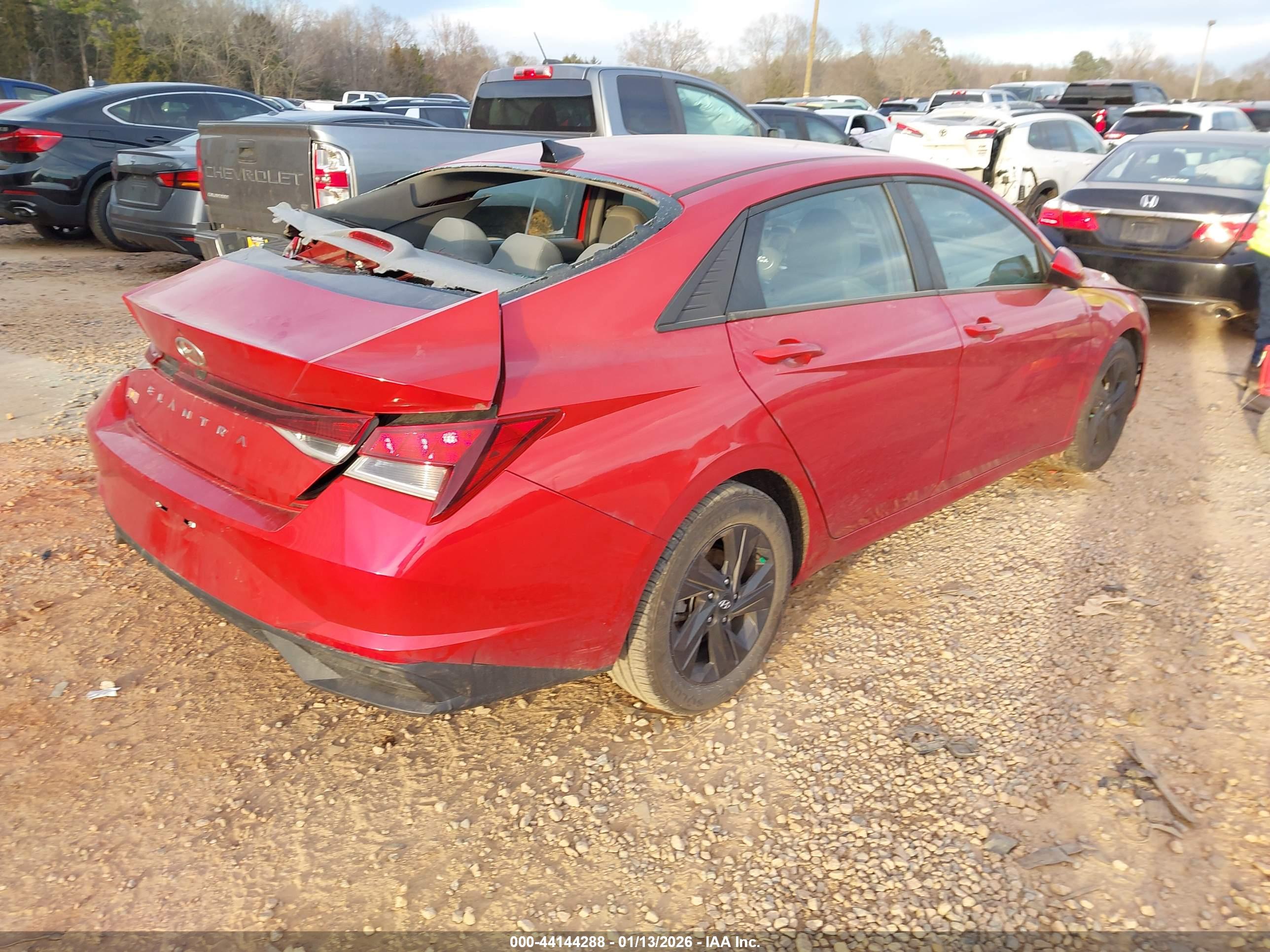 HYUNDAI ELANTRA image 4