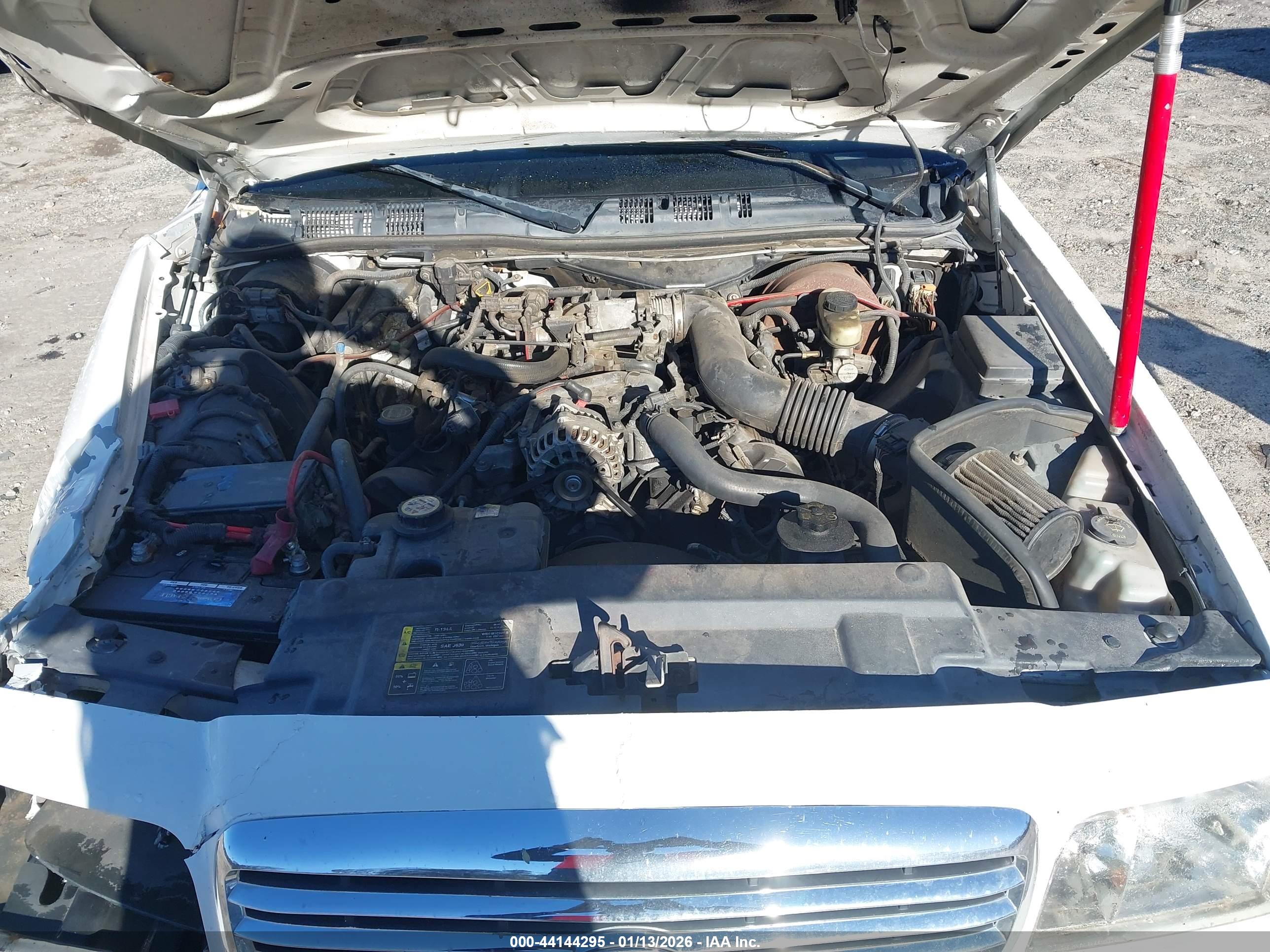 FORD CROWN image 10