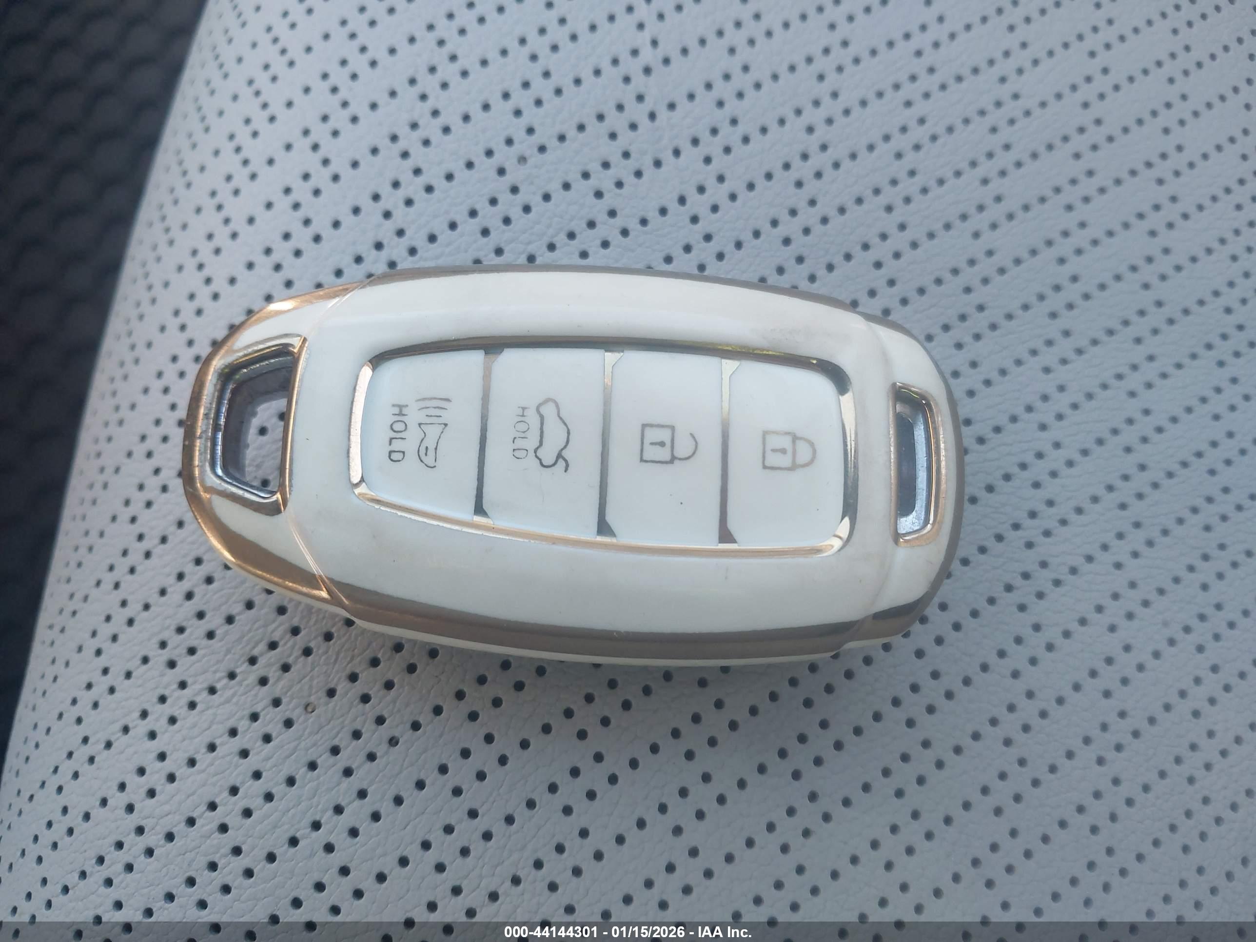 HYUNDAI KONA image 11