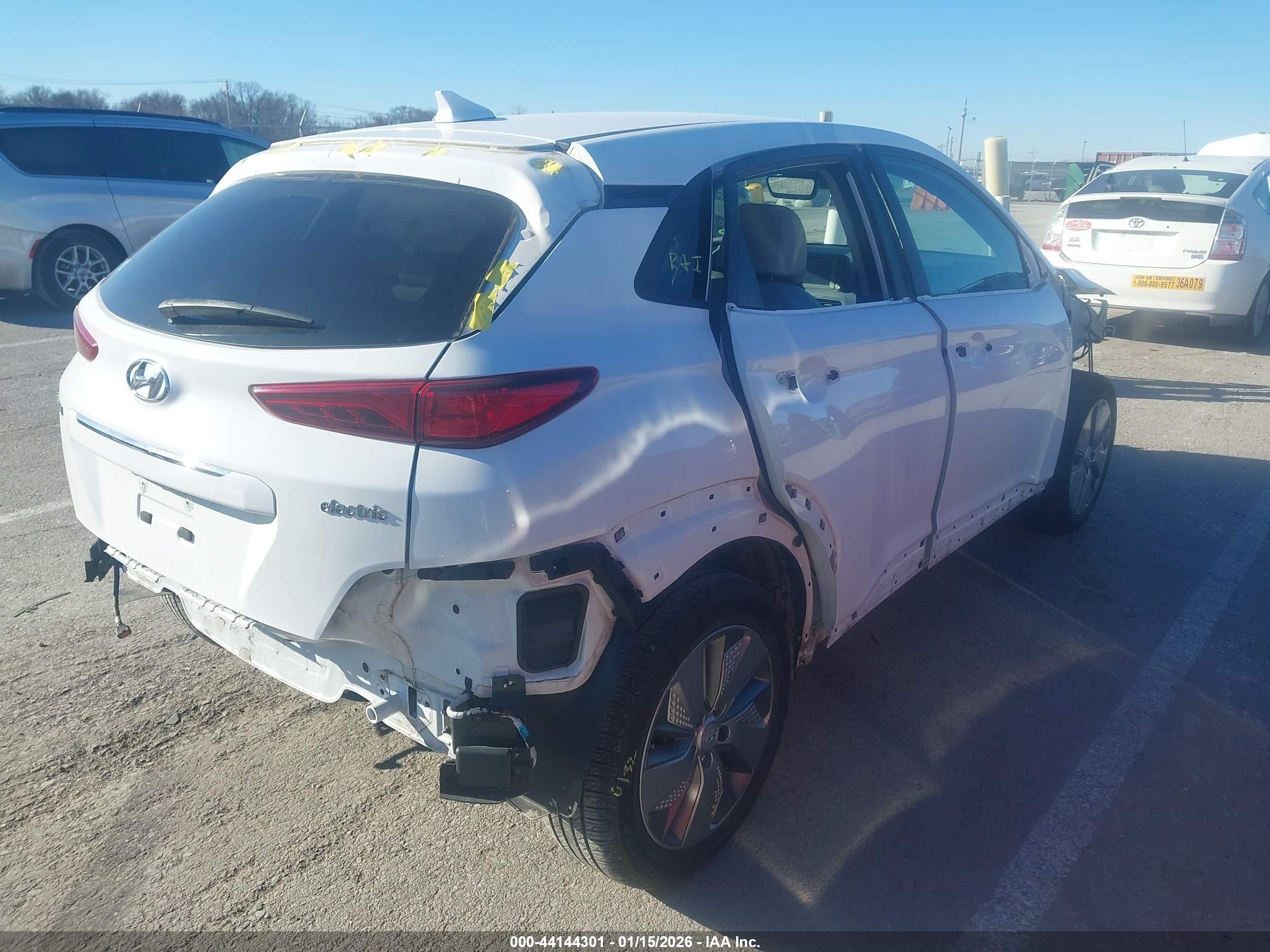 HYUNDAI KONA image 4