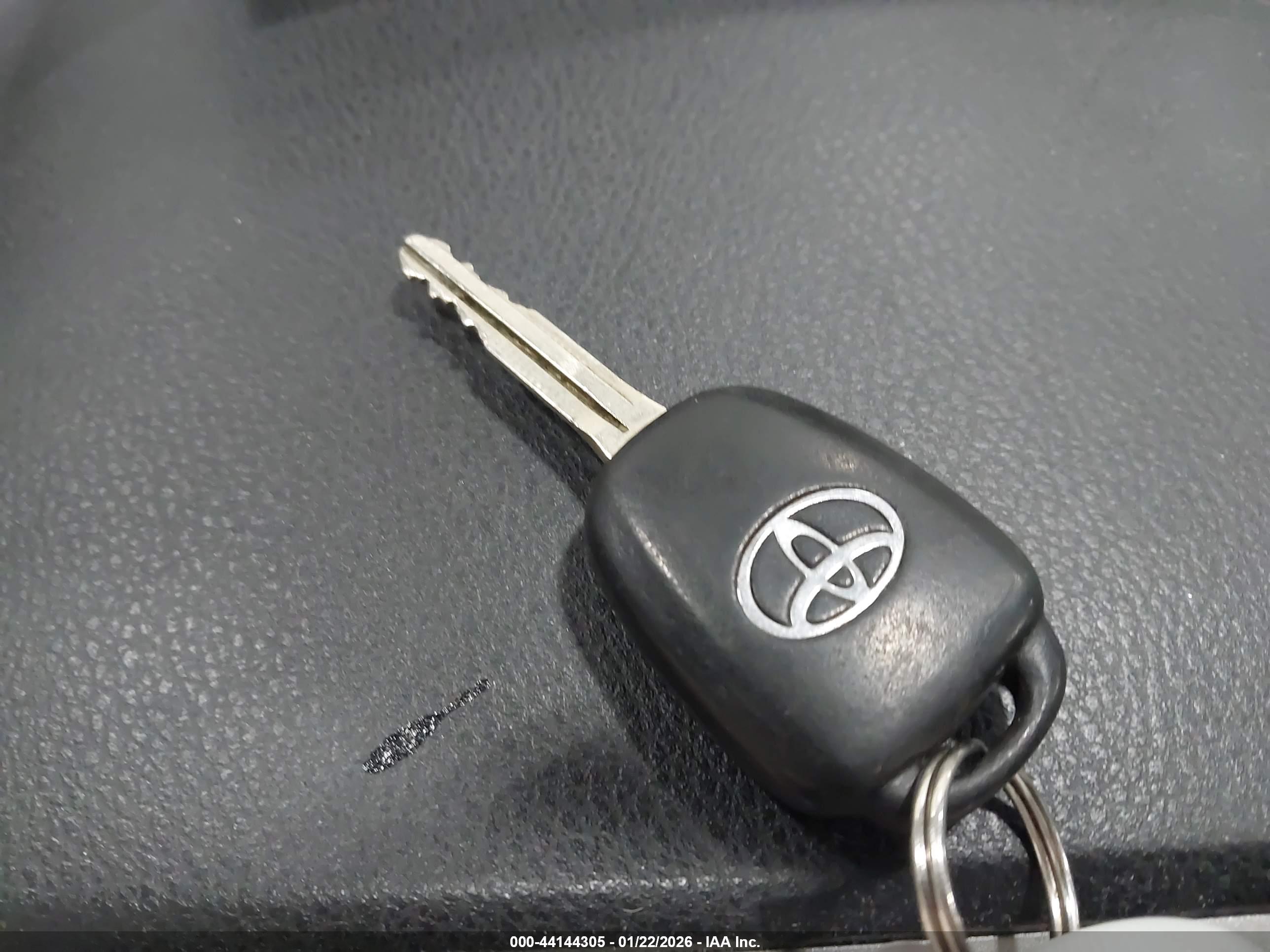 TOYOTA RAV4 image 11