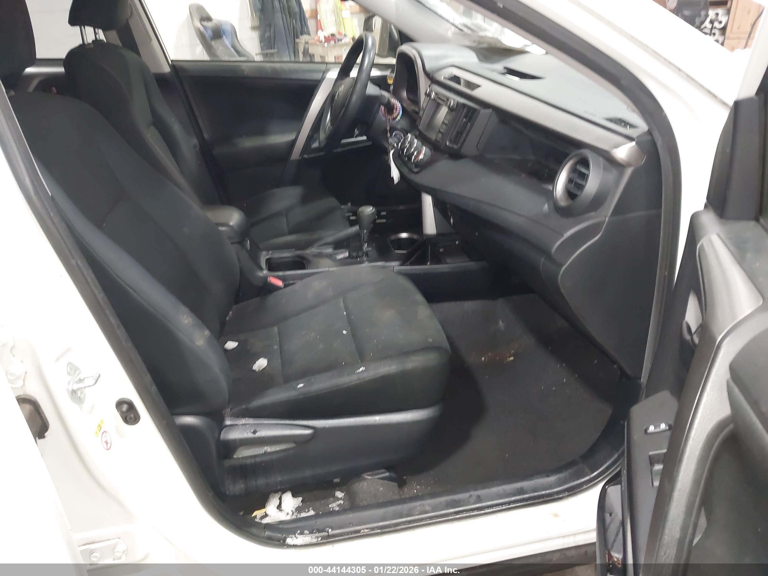 TOYOTA RAV4 image 5