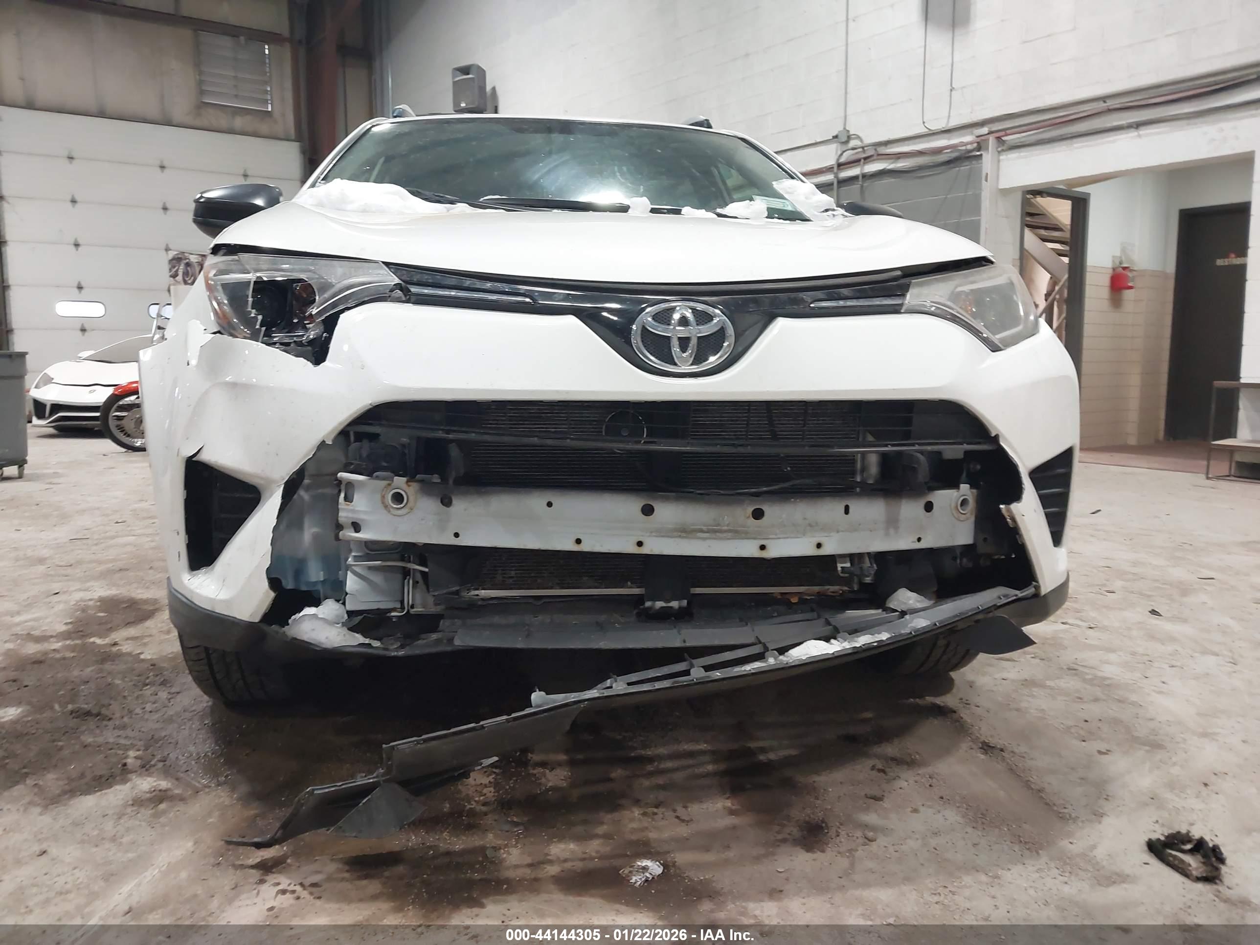 TOYOTA RAV4 image 6