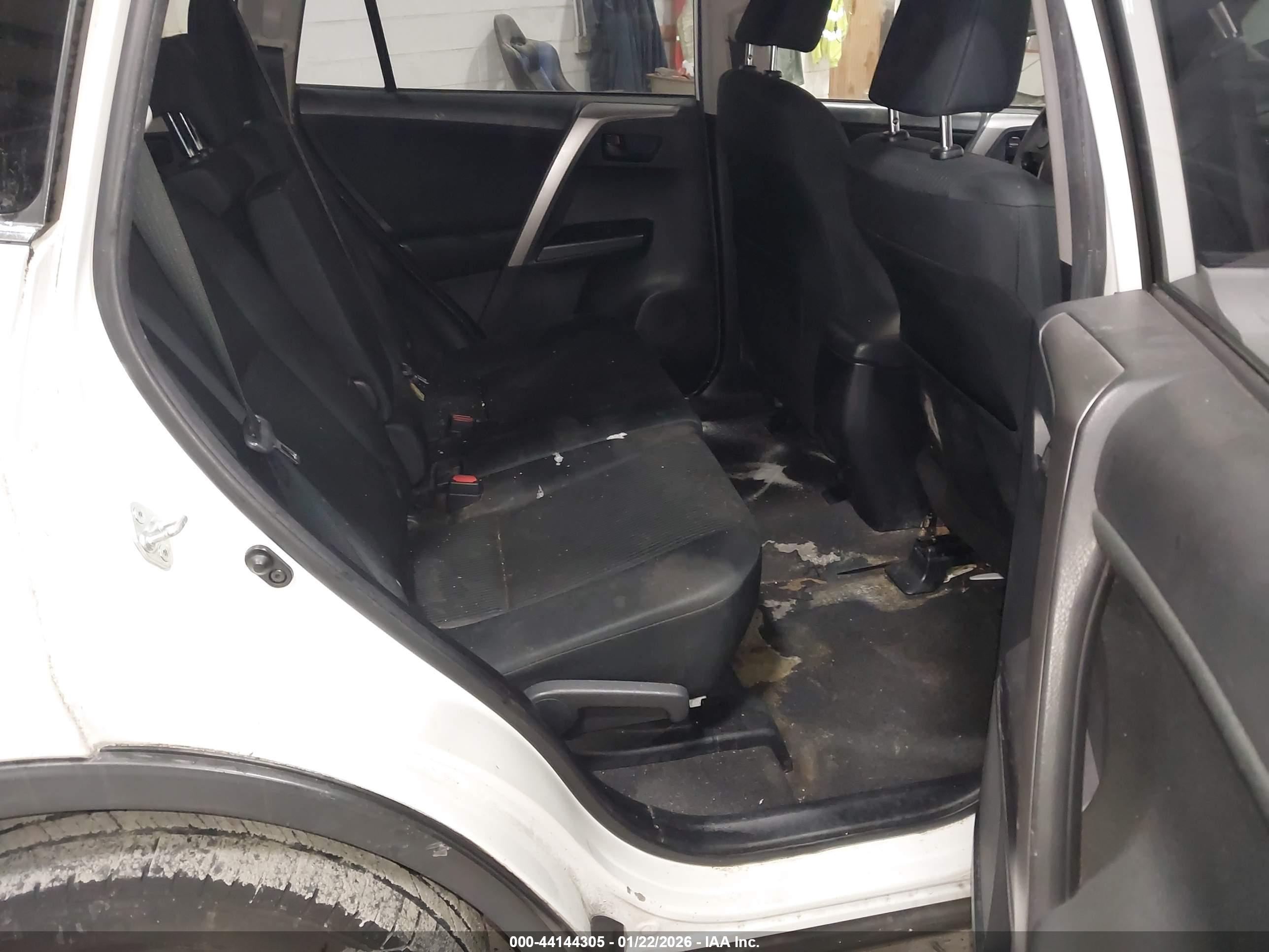TOYOTA RAV4 image 8