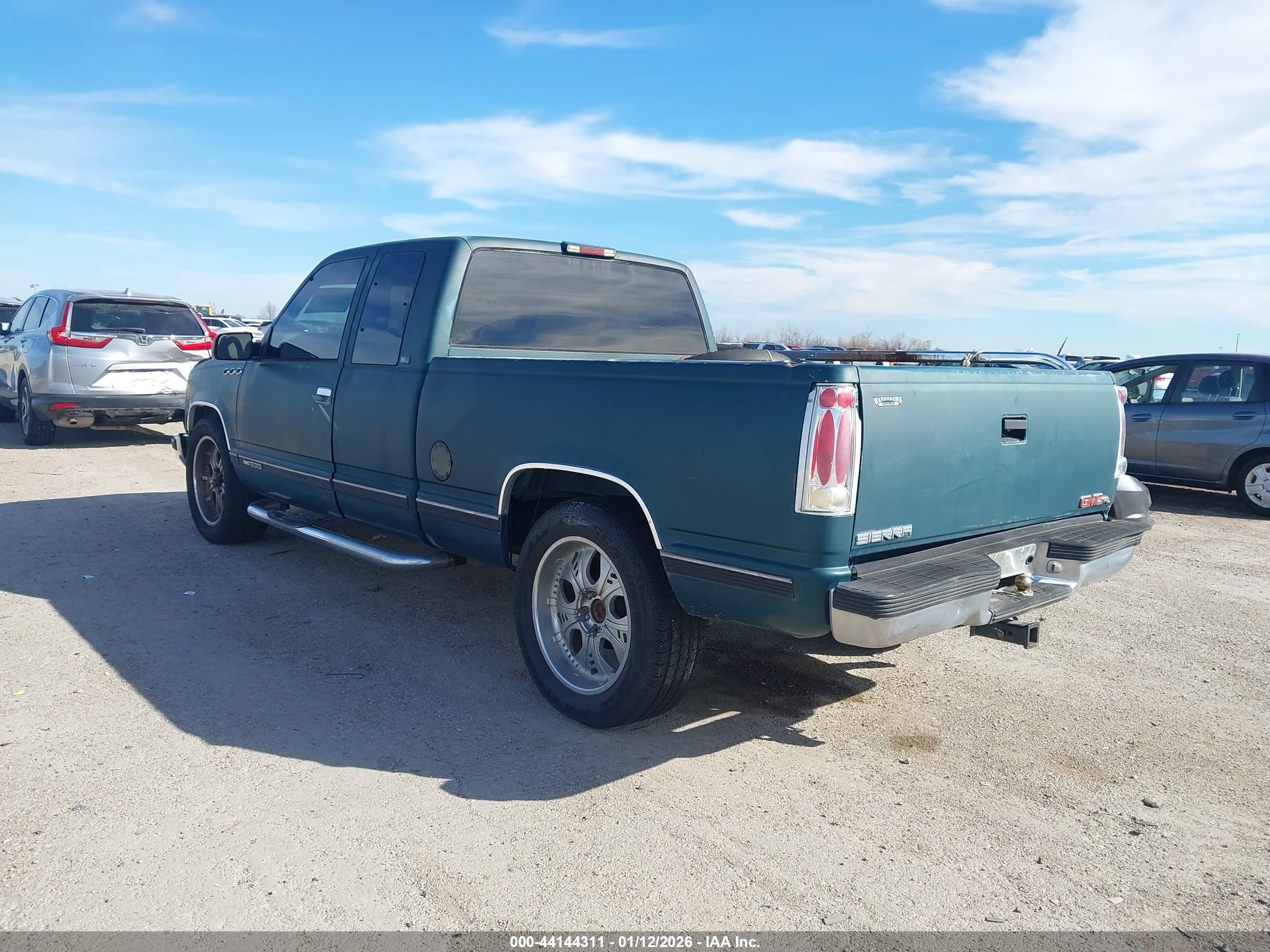 GMC SIERRA image 3