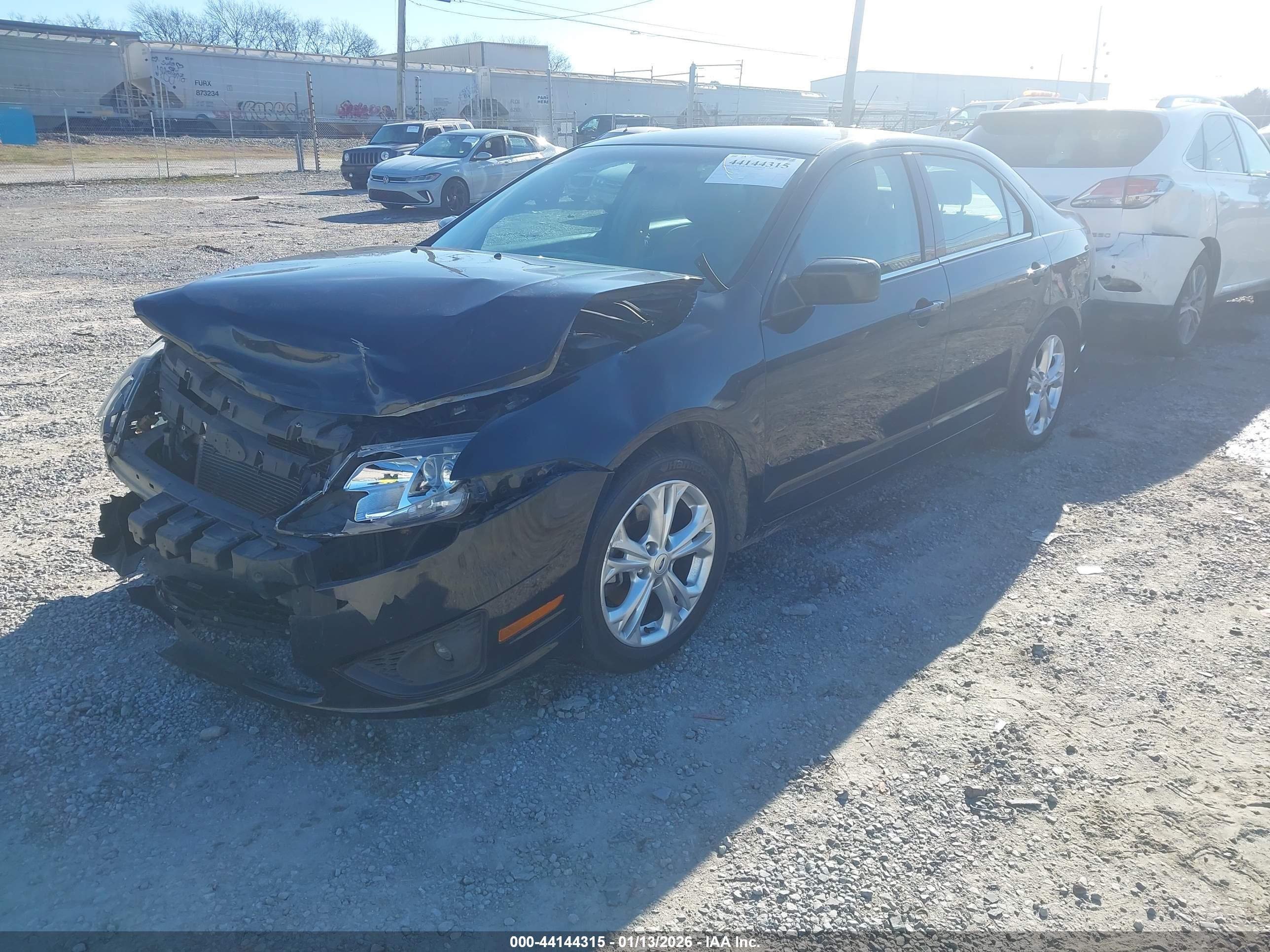 FORD FUSION image 2