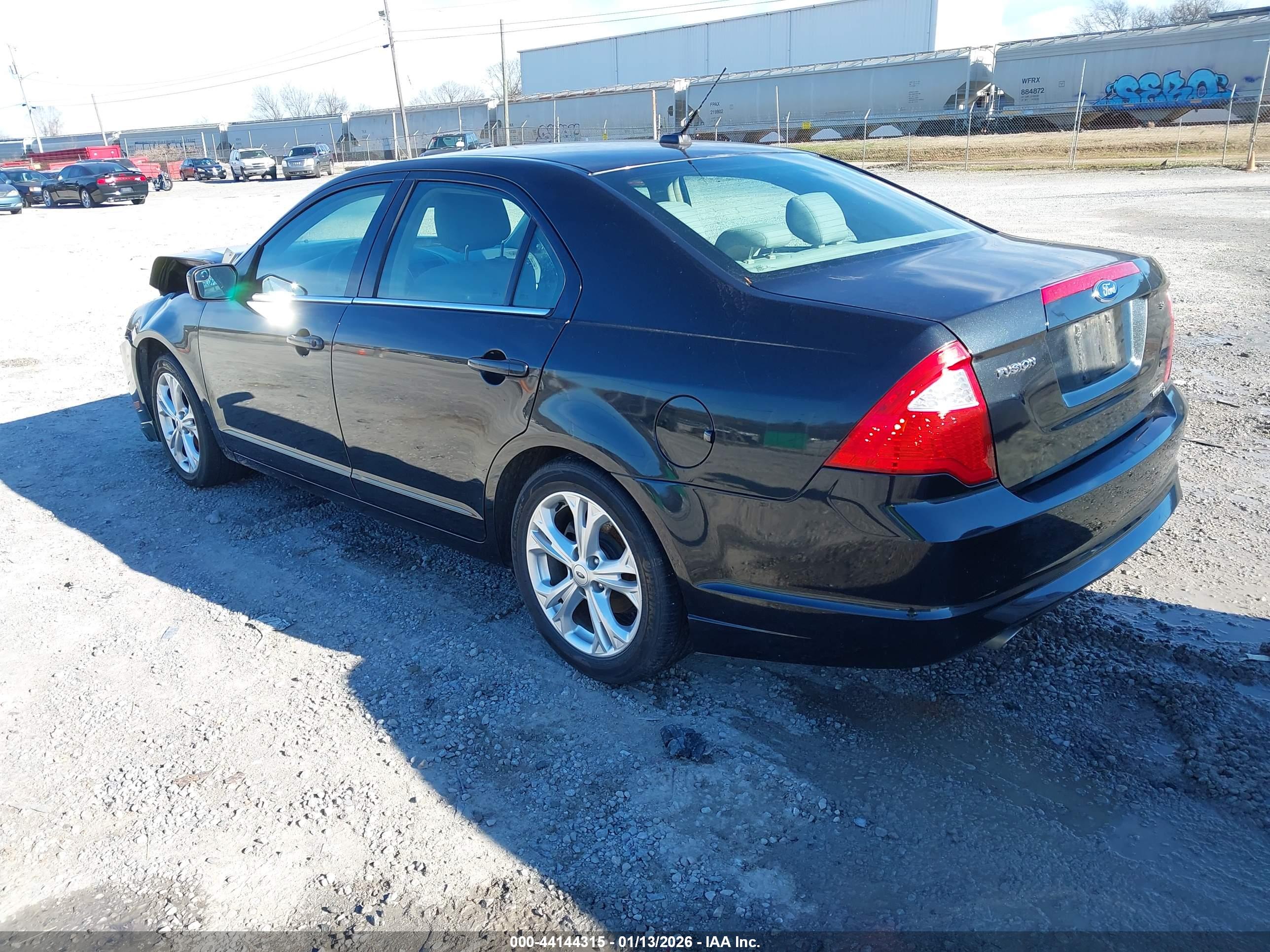 FORD FUSION image 3