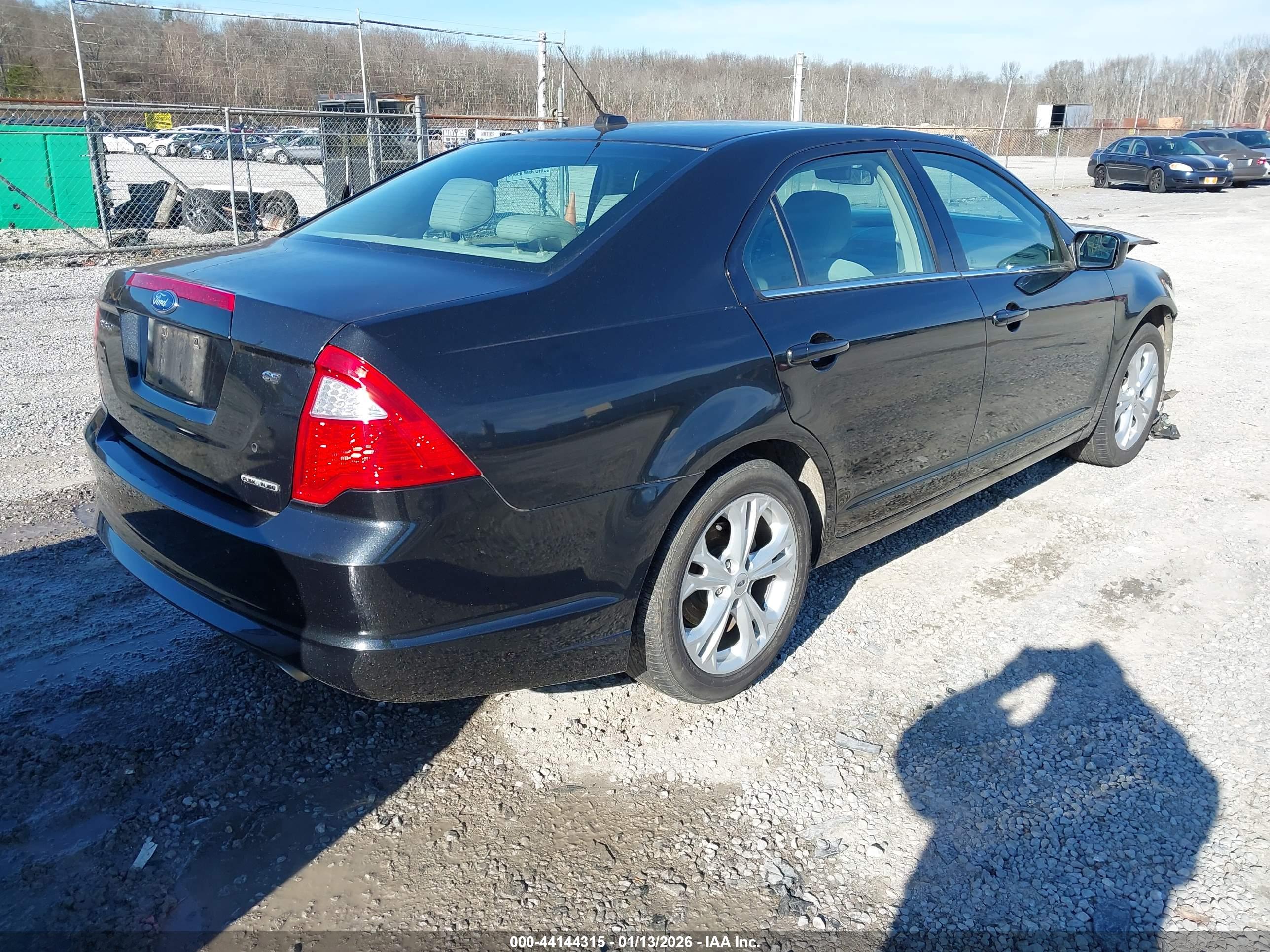 FORD FUSION image 4