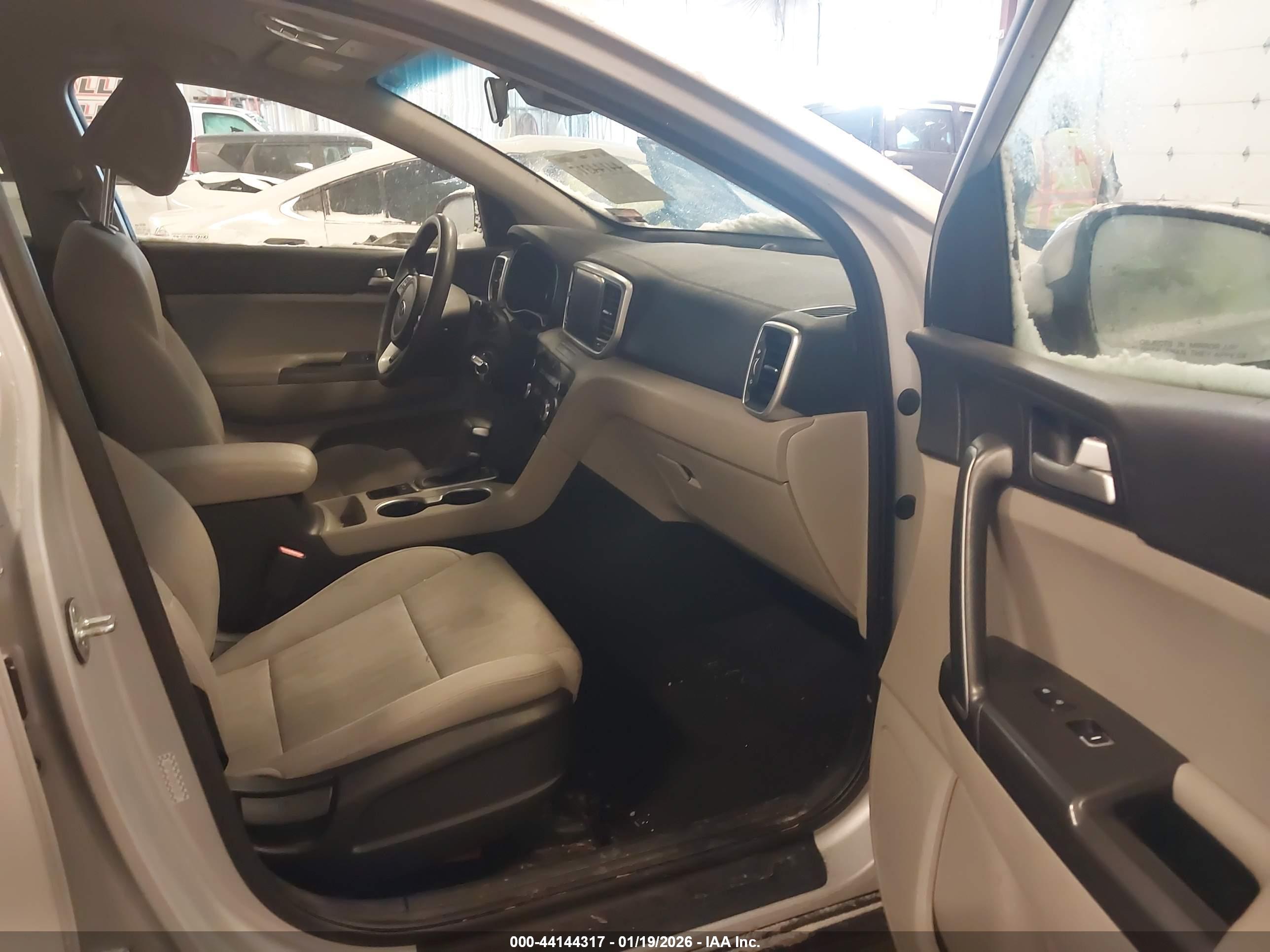 KIA SPORTAGE image 5