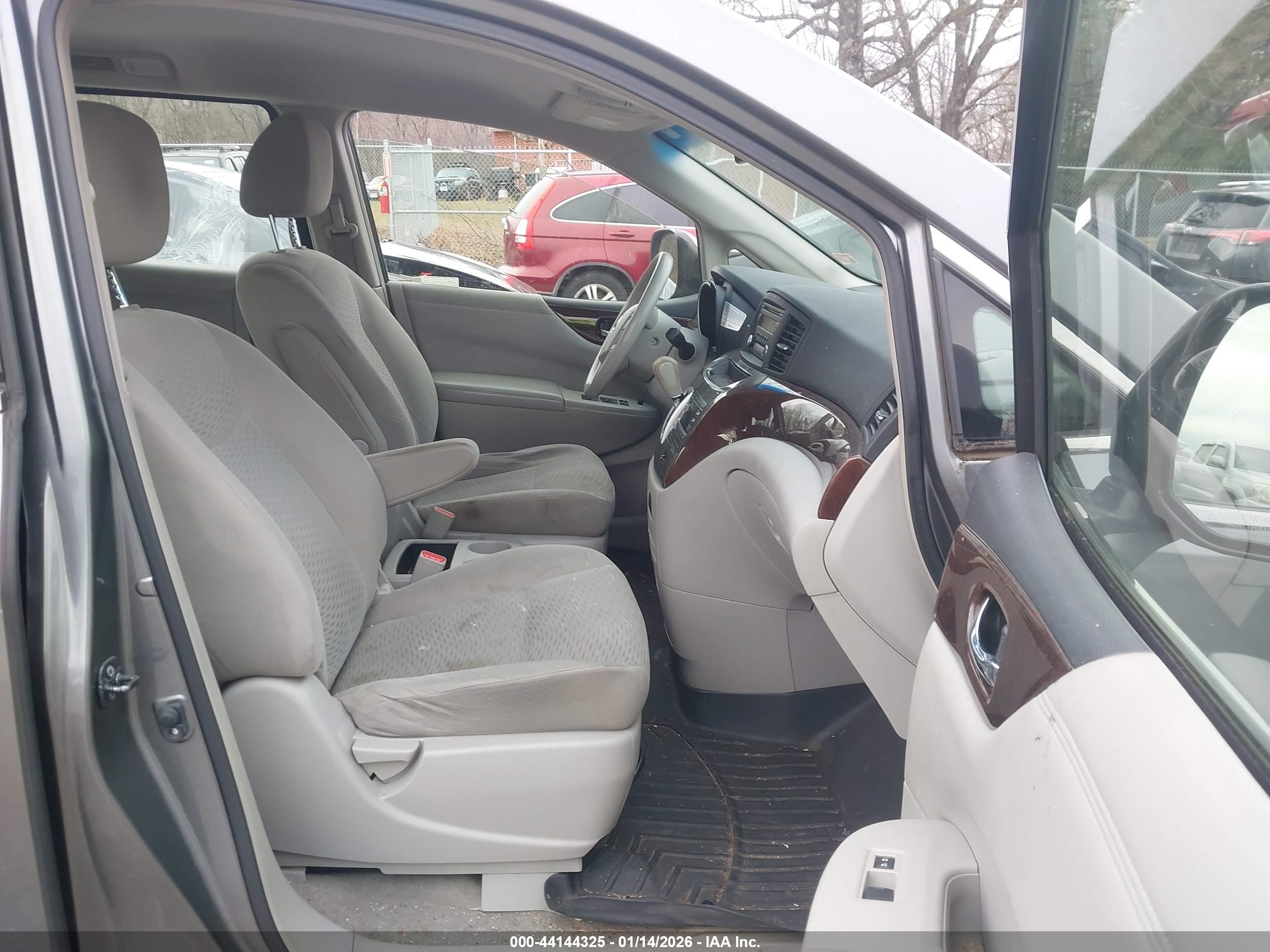 NISSAN QUEST image 5