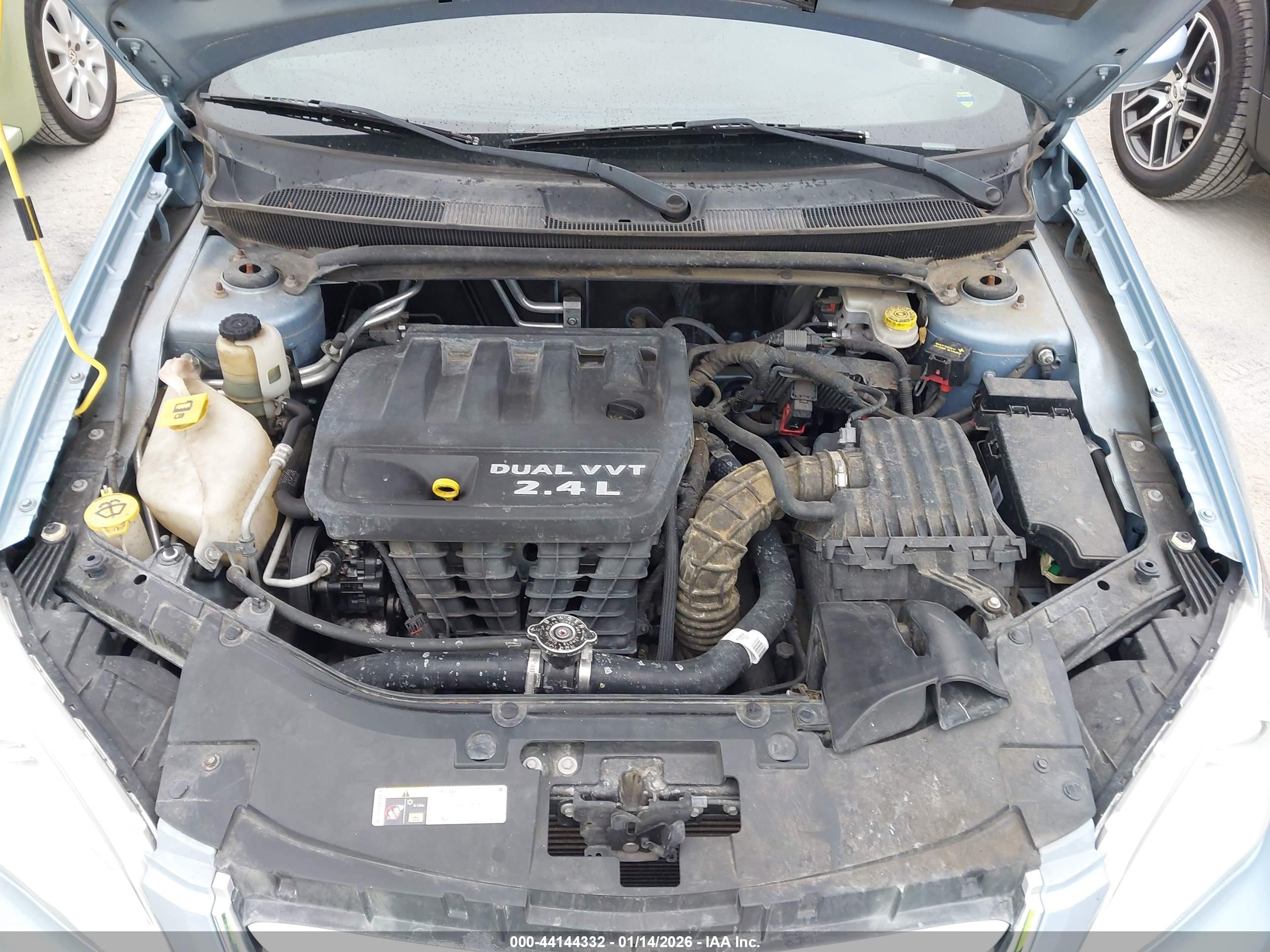 CHRYSLER 200 image 10