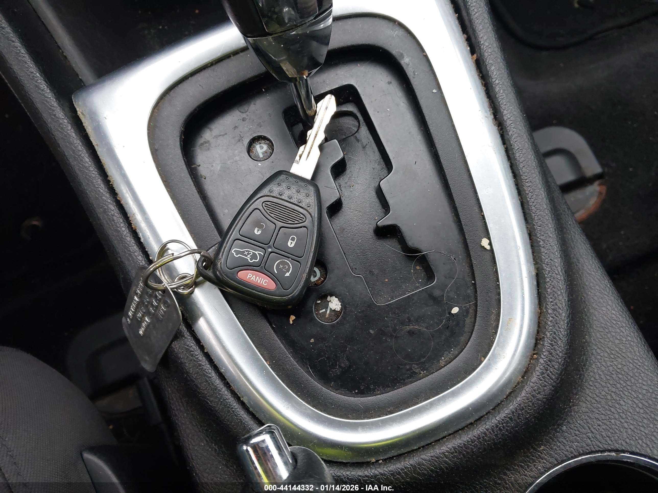 CHRYSLER 200 image 11