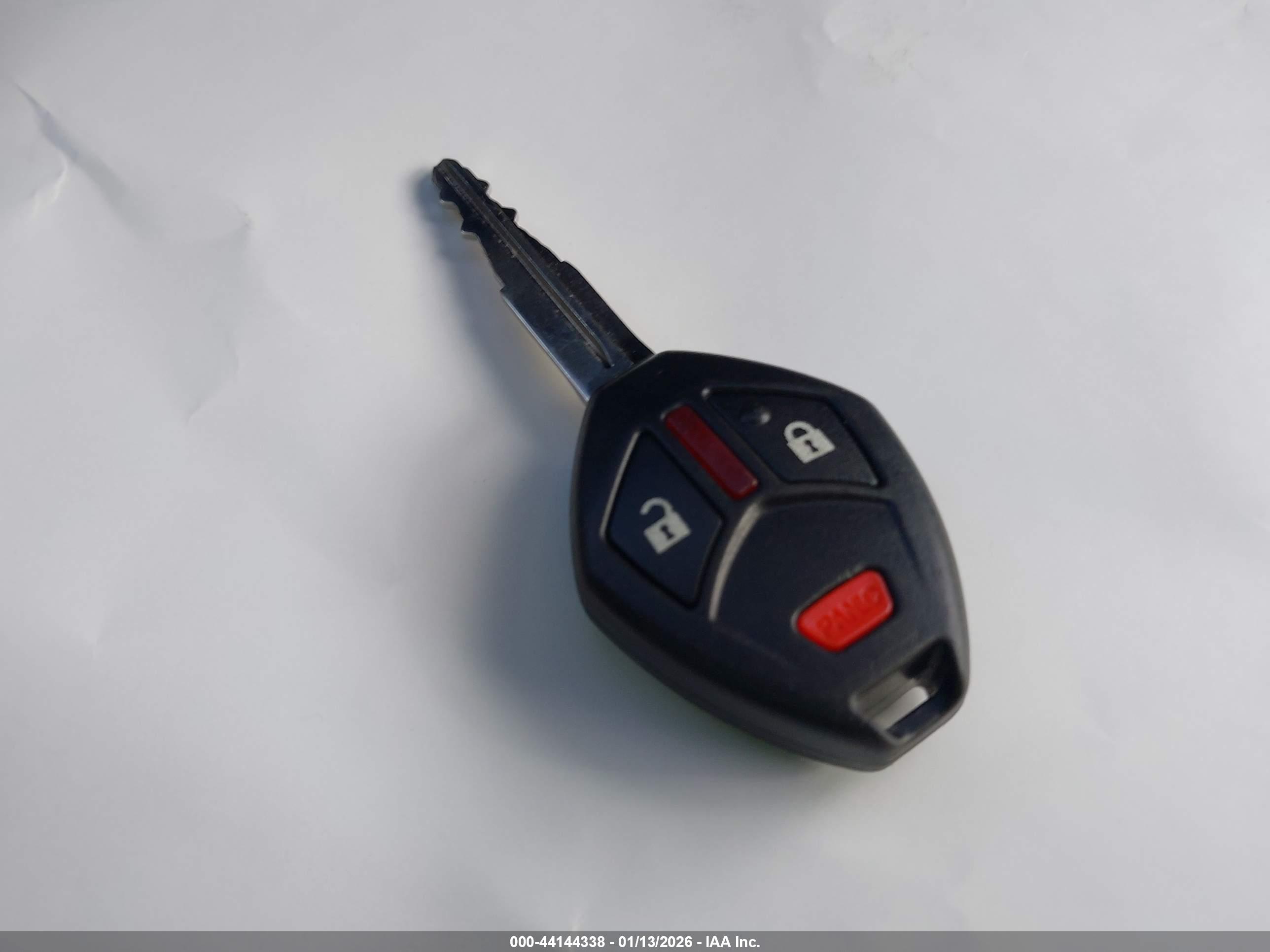MITSUBISHI OUTLANDER image 11