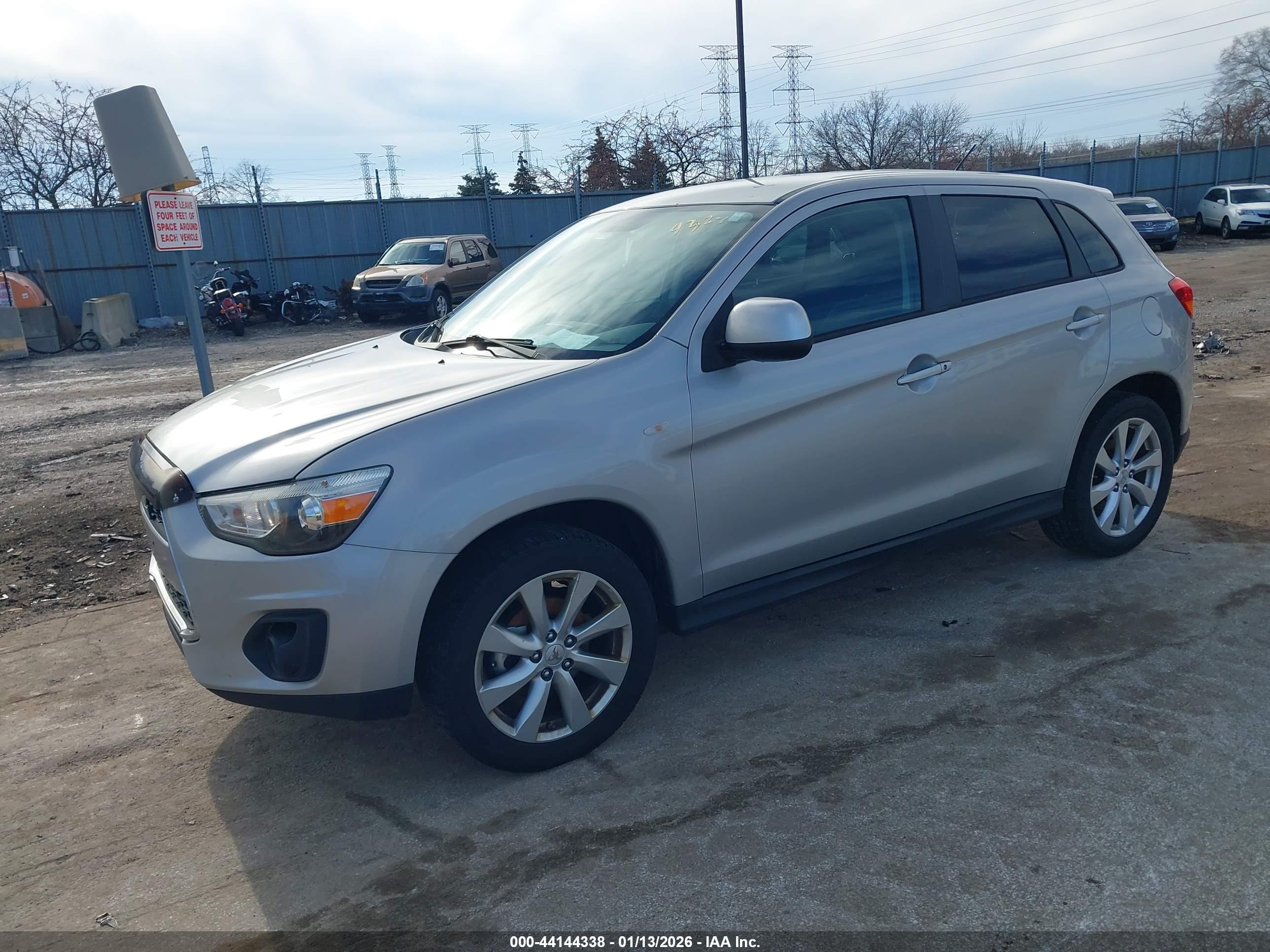 MITSUBISHI OUTLANDER image 2