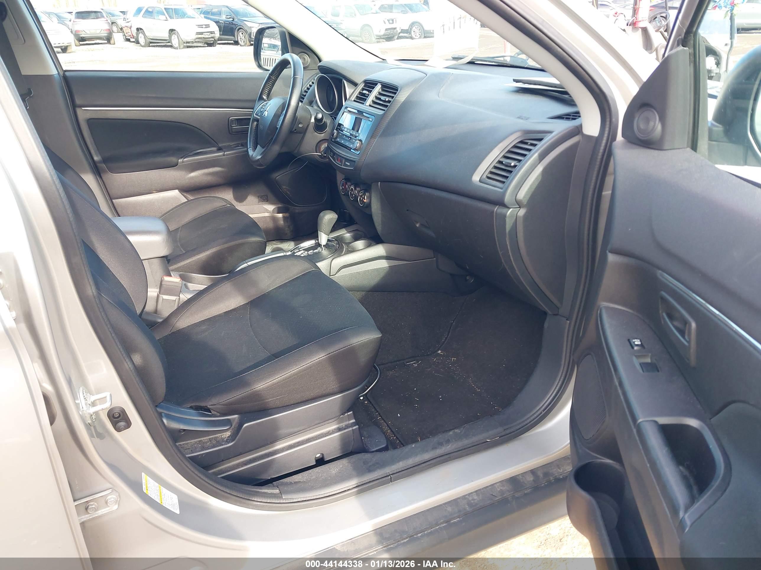 MITSUBISHI OUTLANDER image 5
