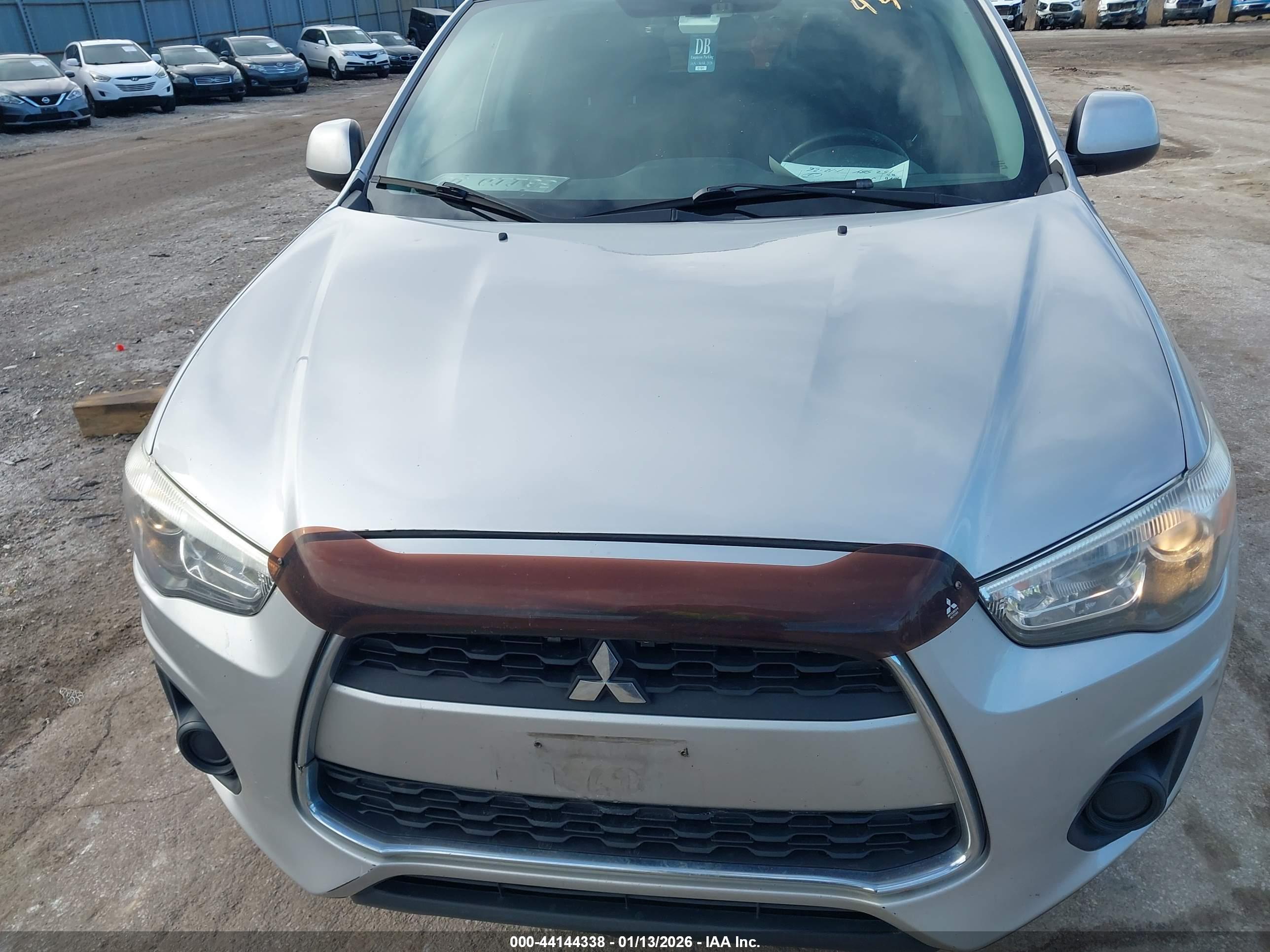 MITSUBISHI OUTLANDER image 6