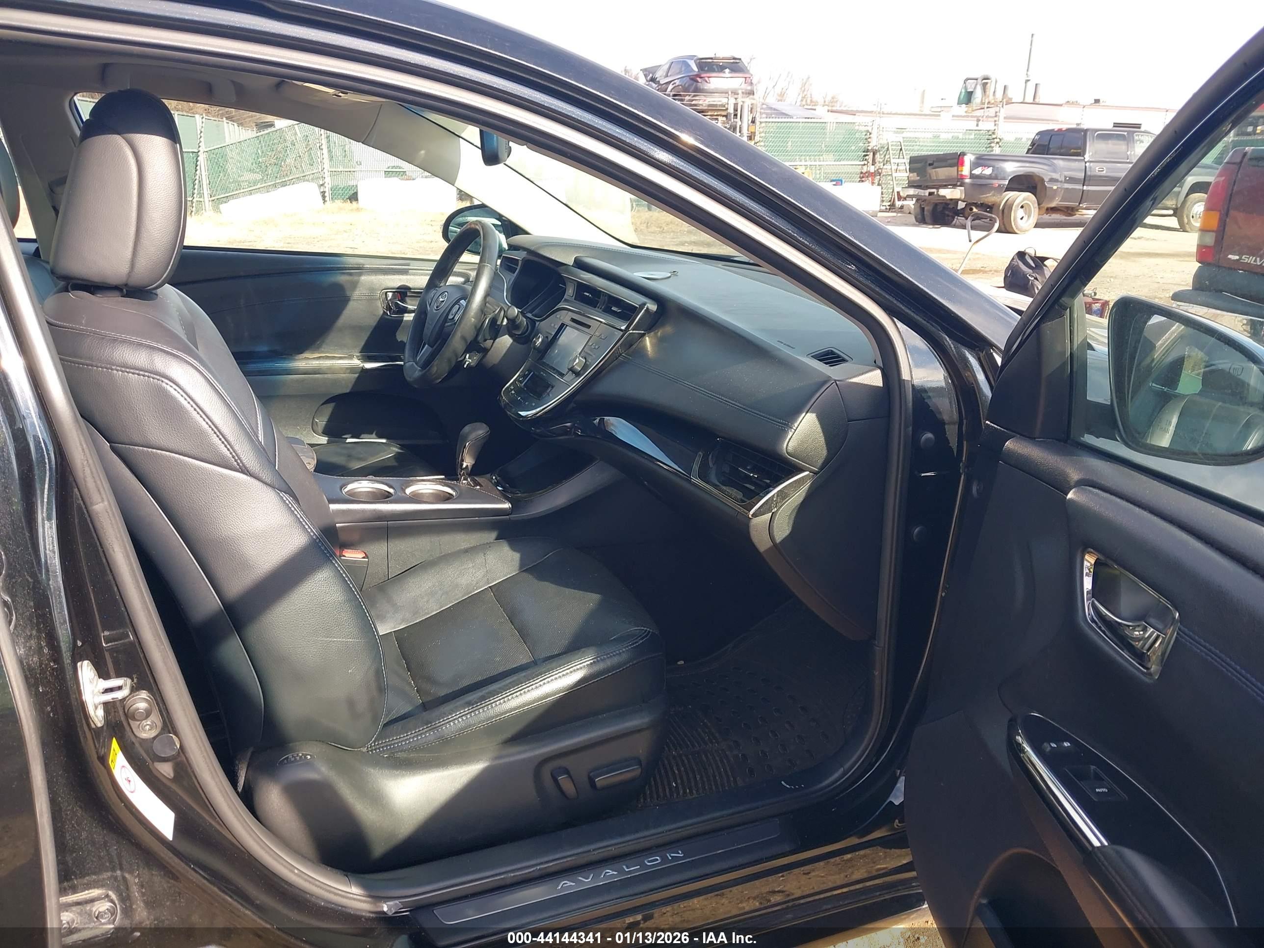 TOYOTA AVALON image 5