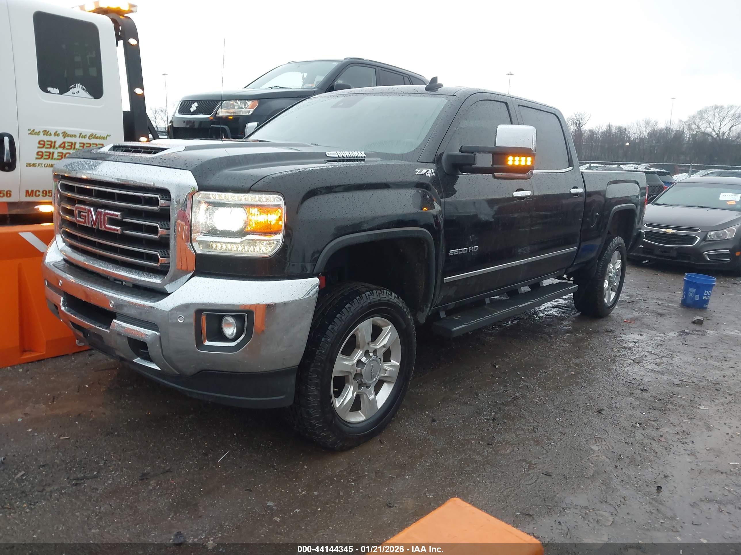 GMC SIERRA image 2