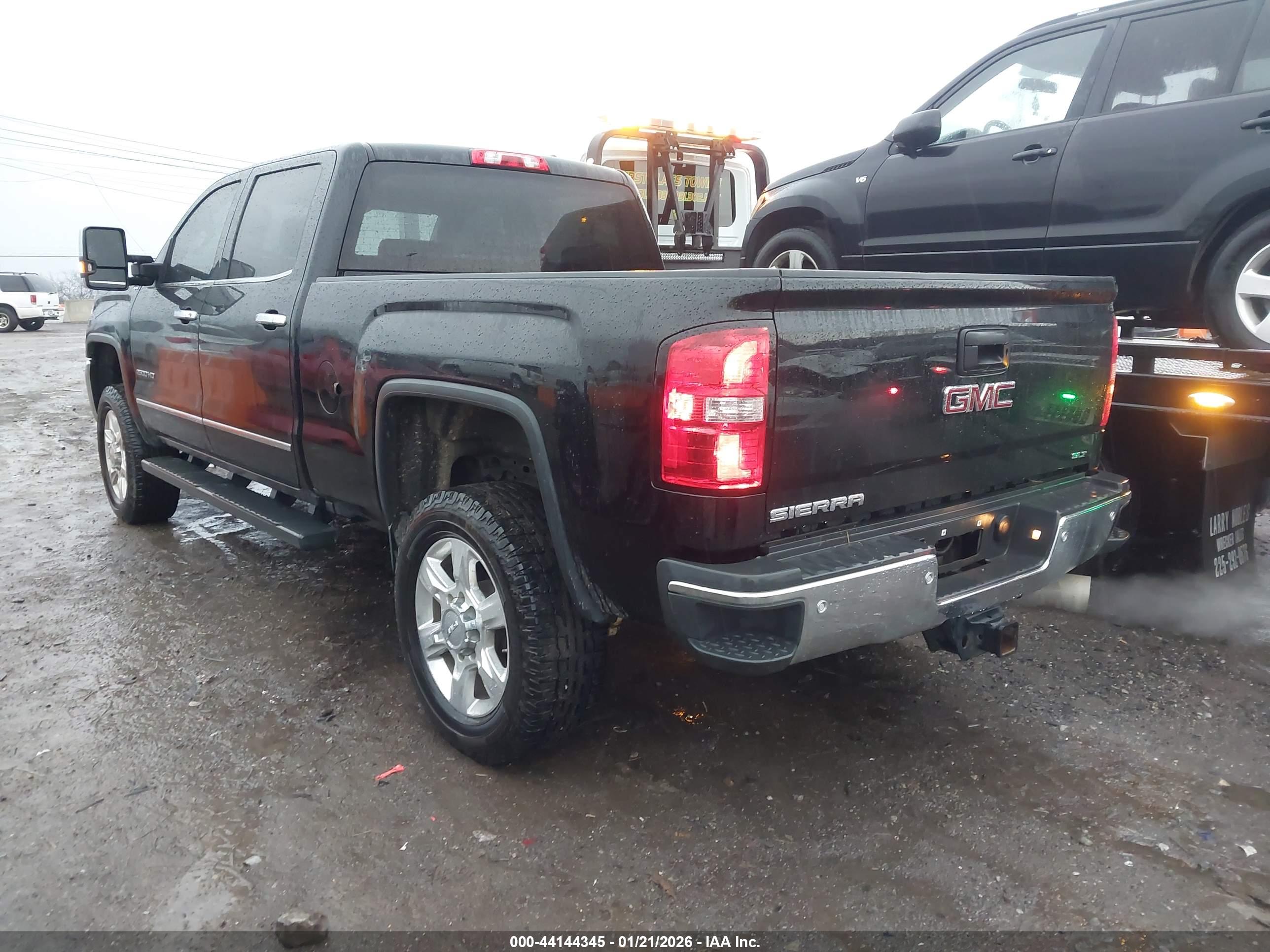 GMC SIERRA image 3