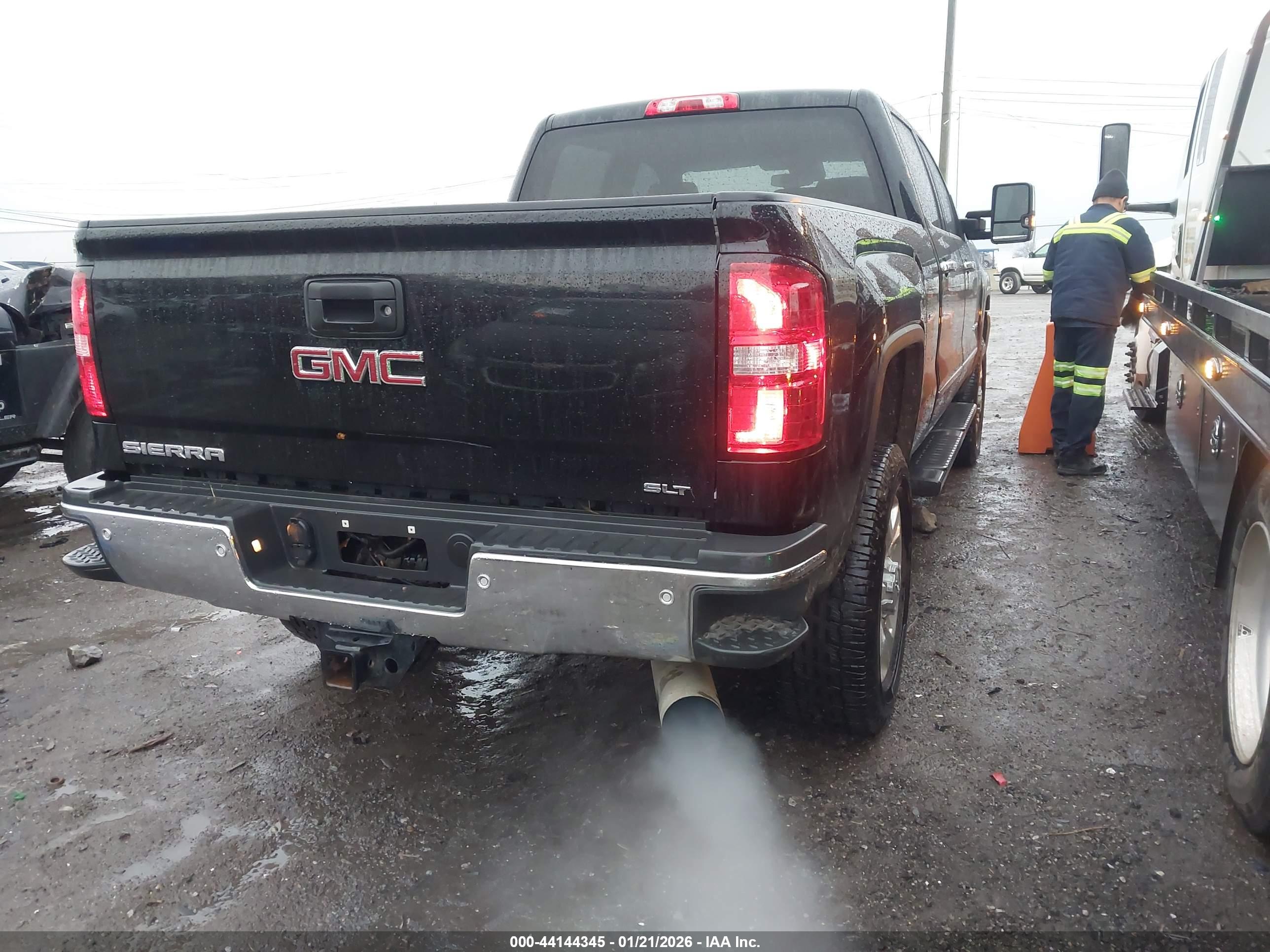 GMC SIERRA image 4