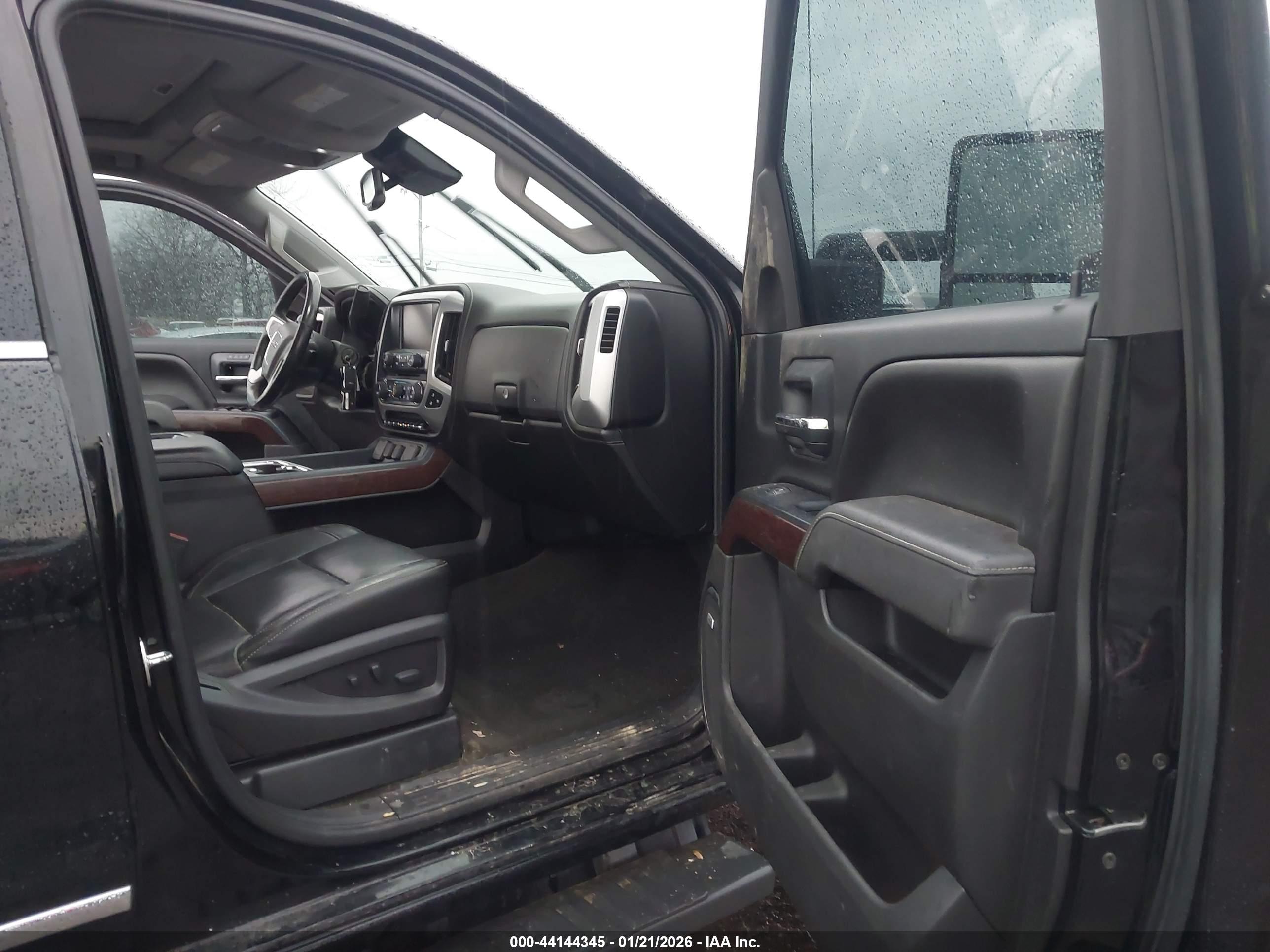 GMC SIERRA image 5