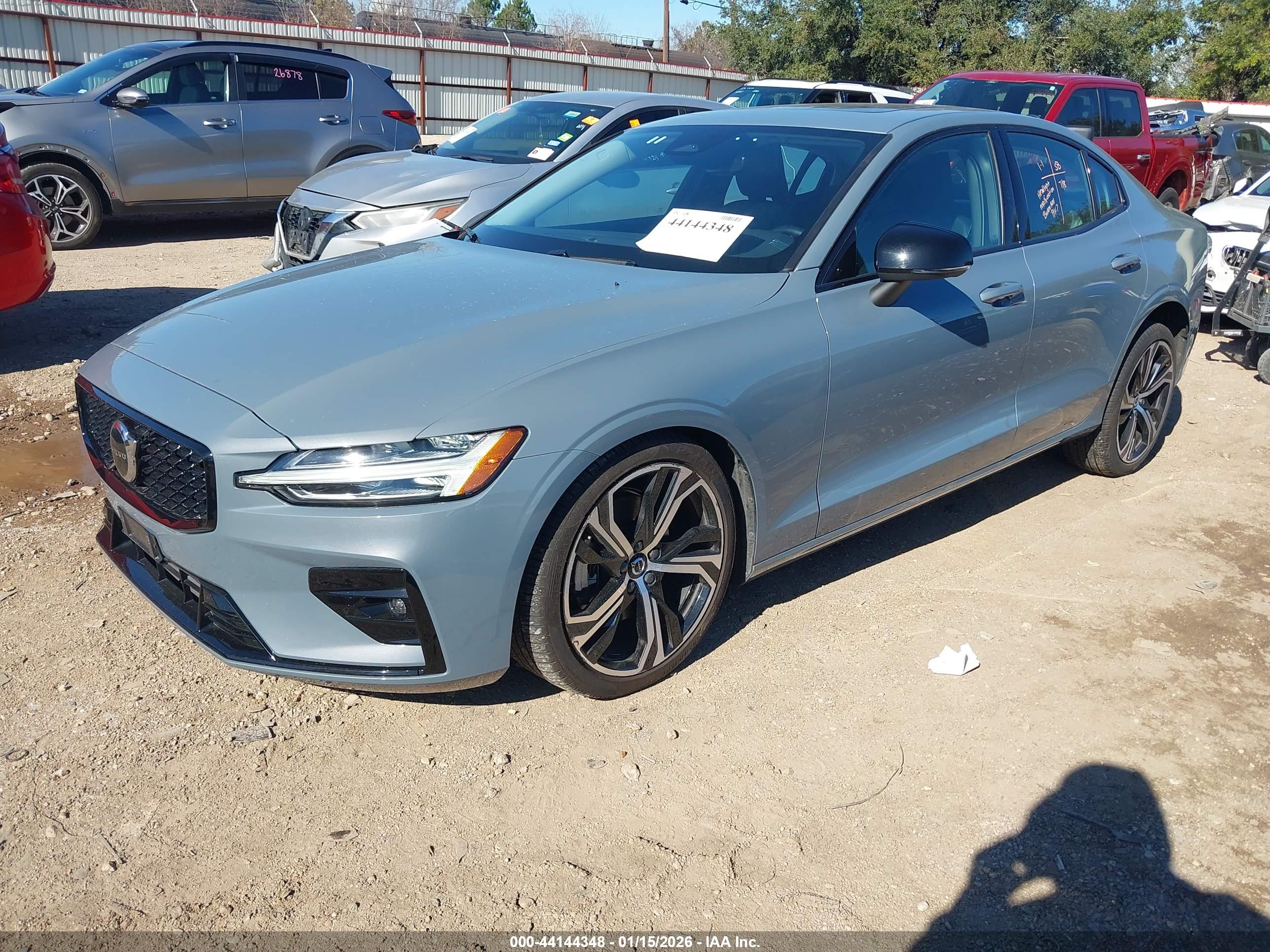 VOLVO S60 image 2