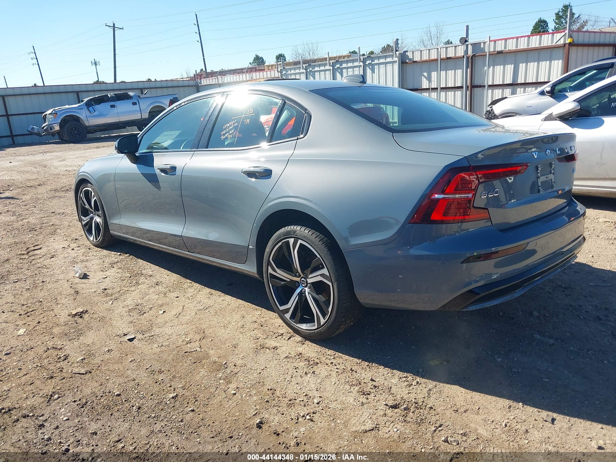 VOLVO S60 image 3