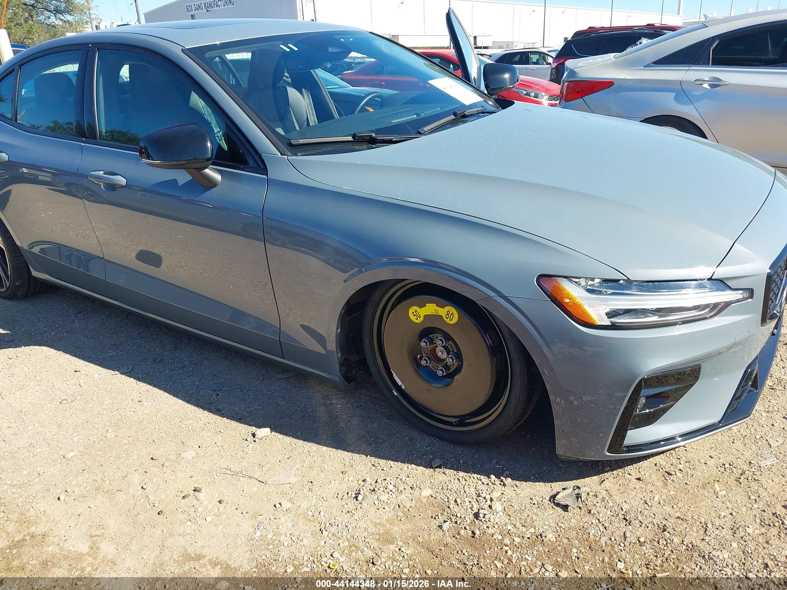VOLVO S60 image 6