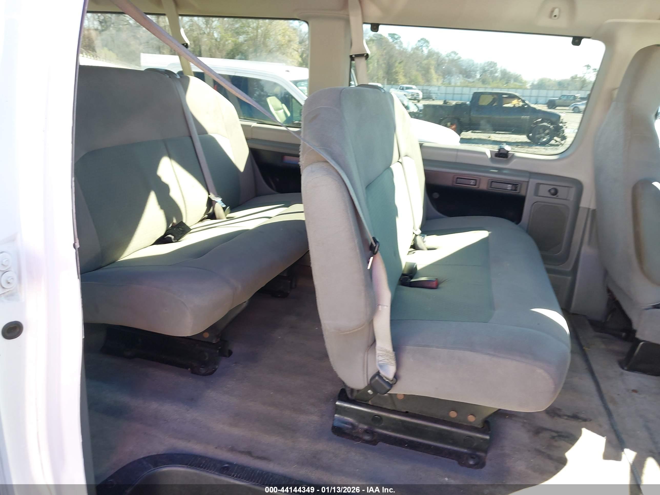 FORD E-350 image 8