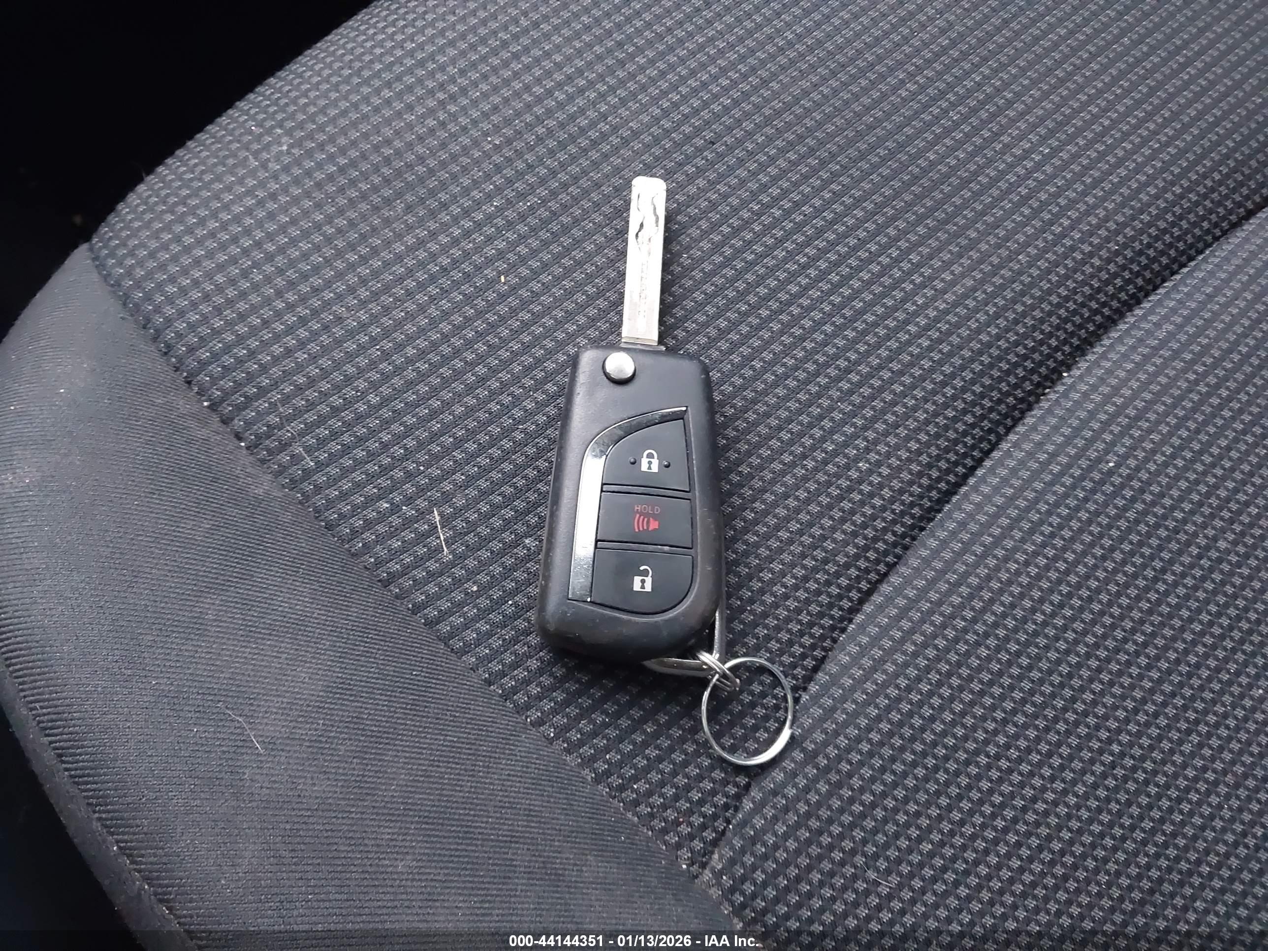 TOYOTA RAV4 image 11
