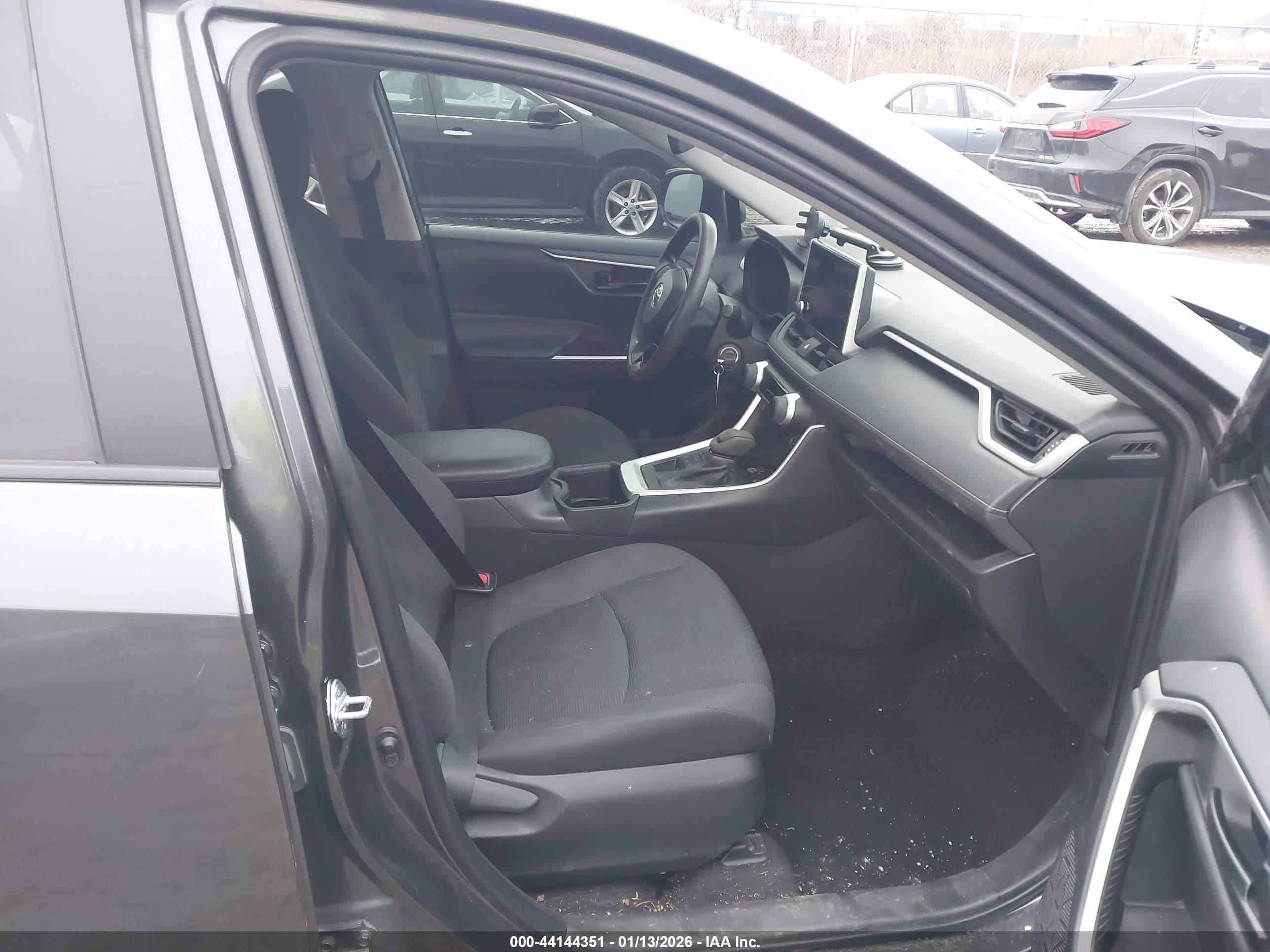 TOYOTA RAV4 image 5