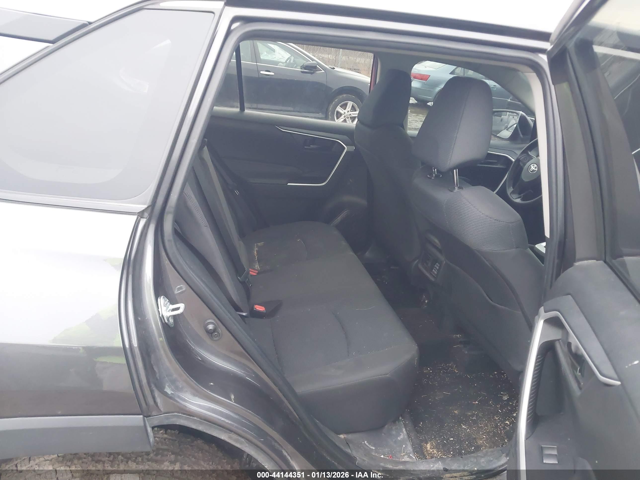 TOYOTA RAV4 image 8