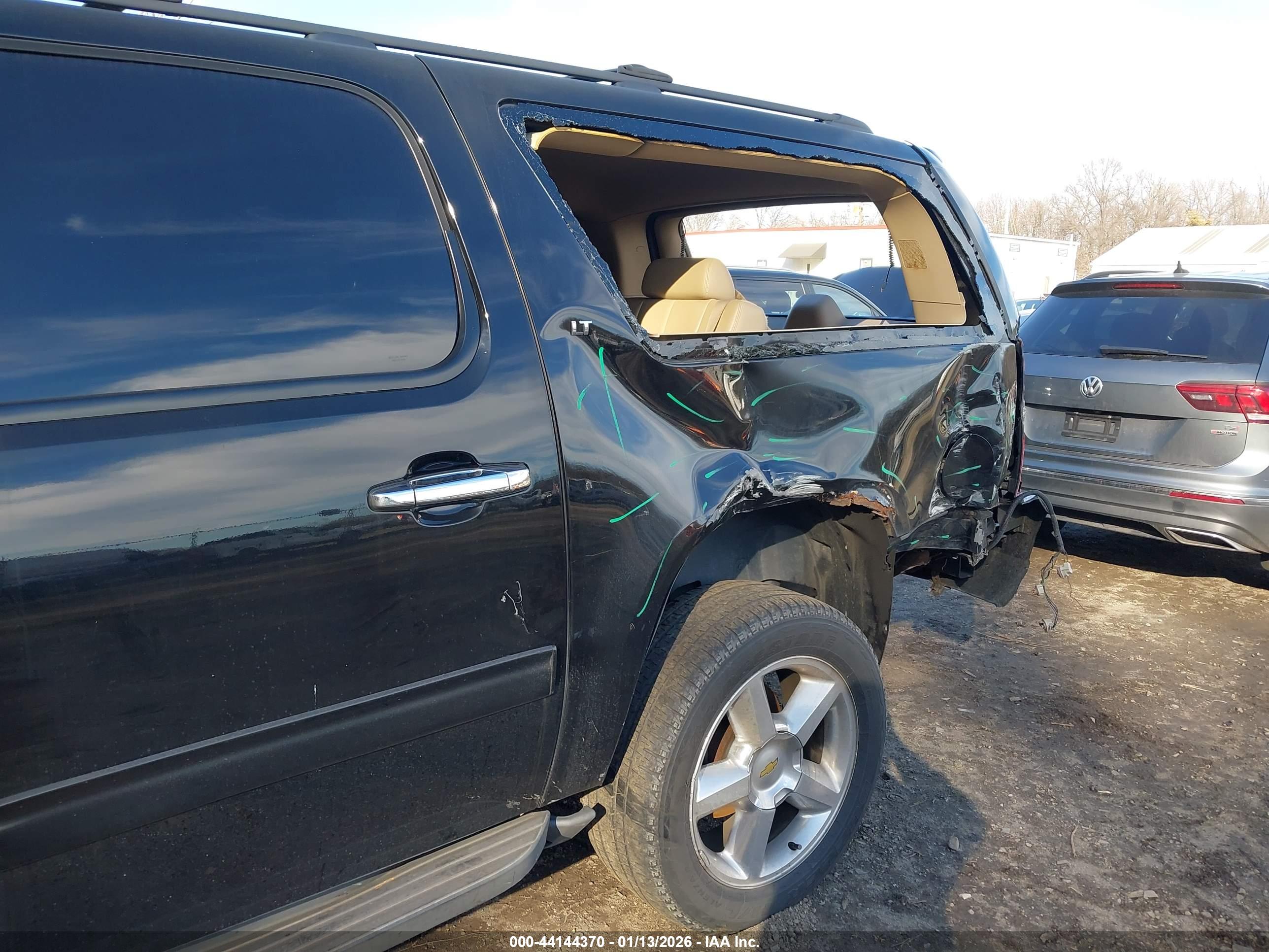 CHEVROLET SUBURBAN image 6