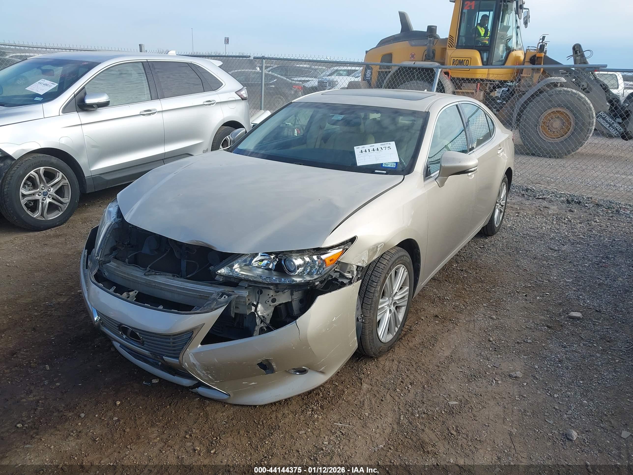 LEXUS ES image 2