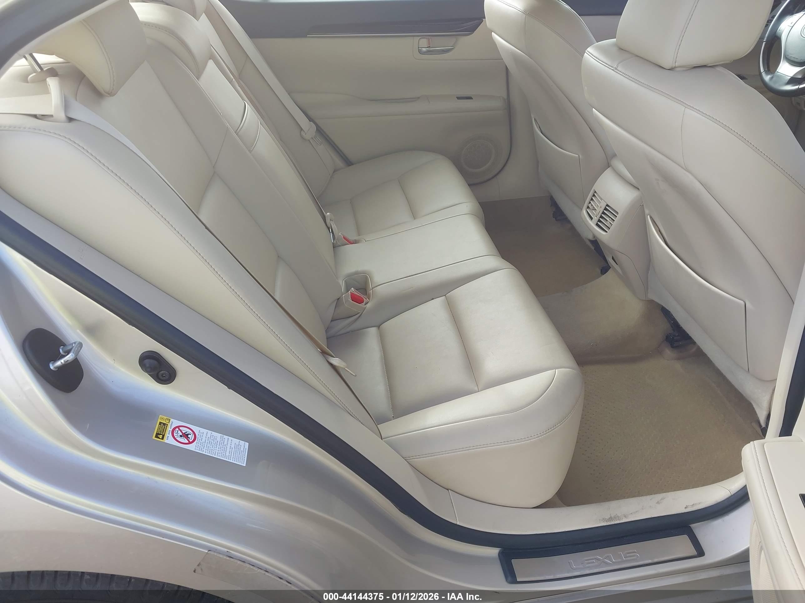 LEXUS ES image 8