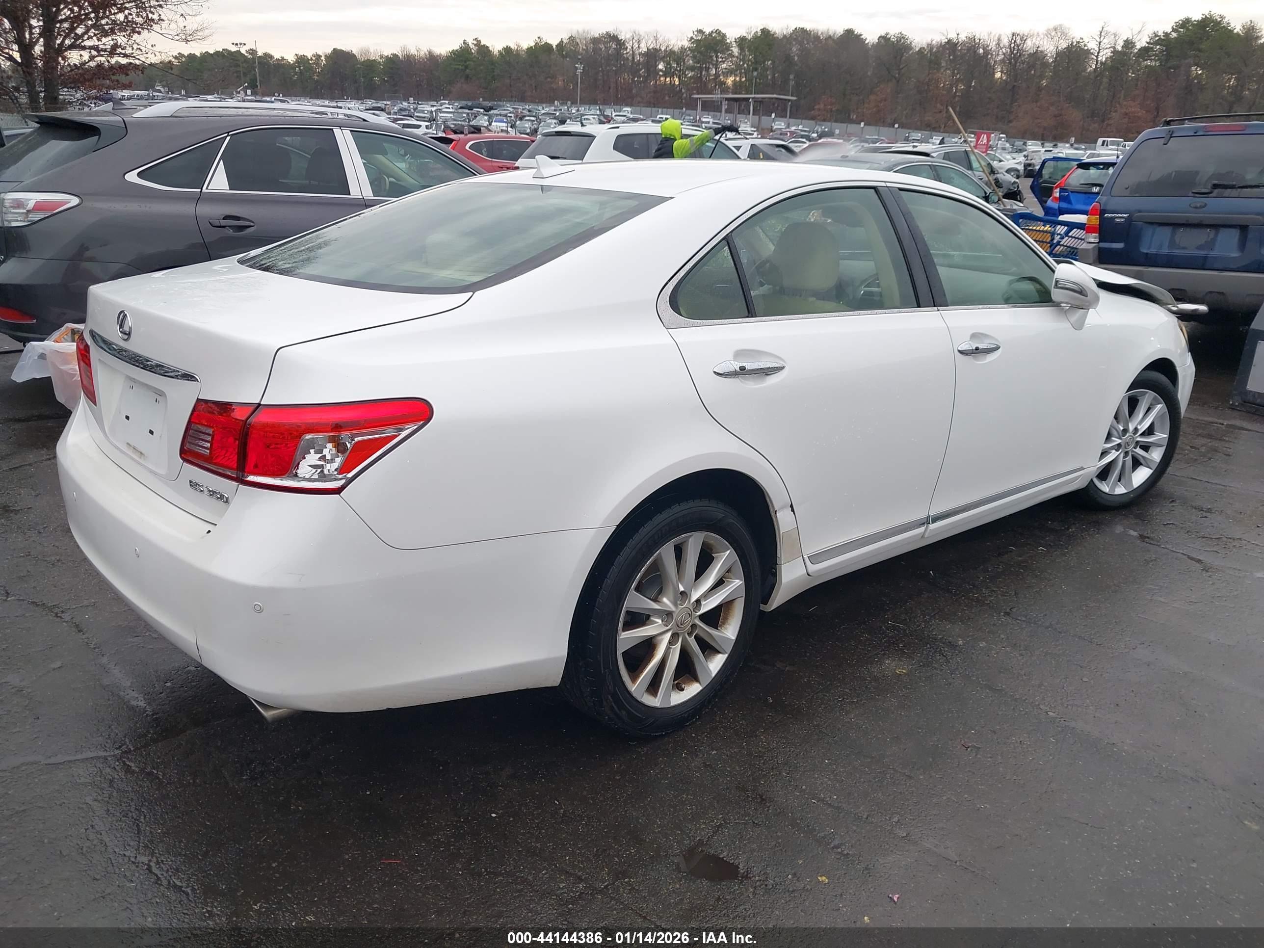 LEXUS ES image 4
