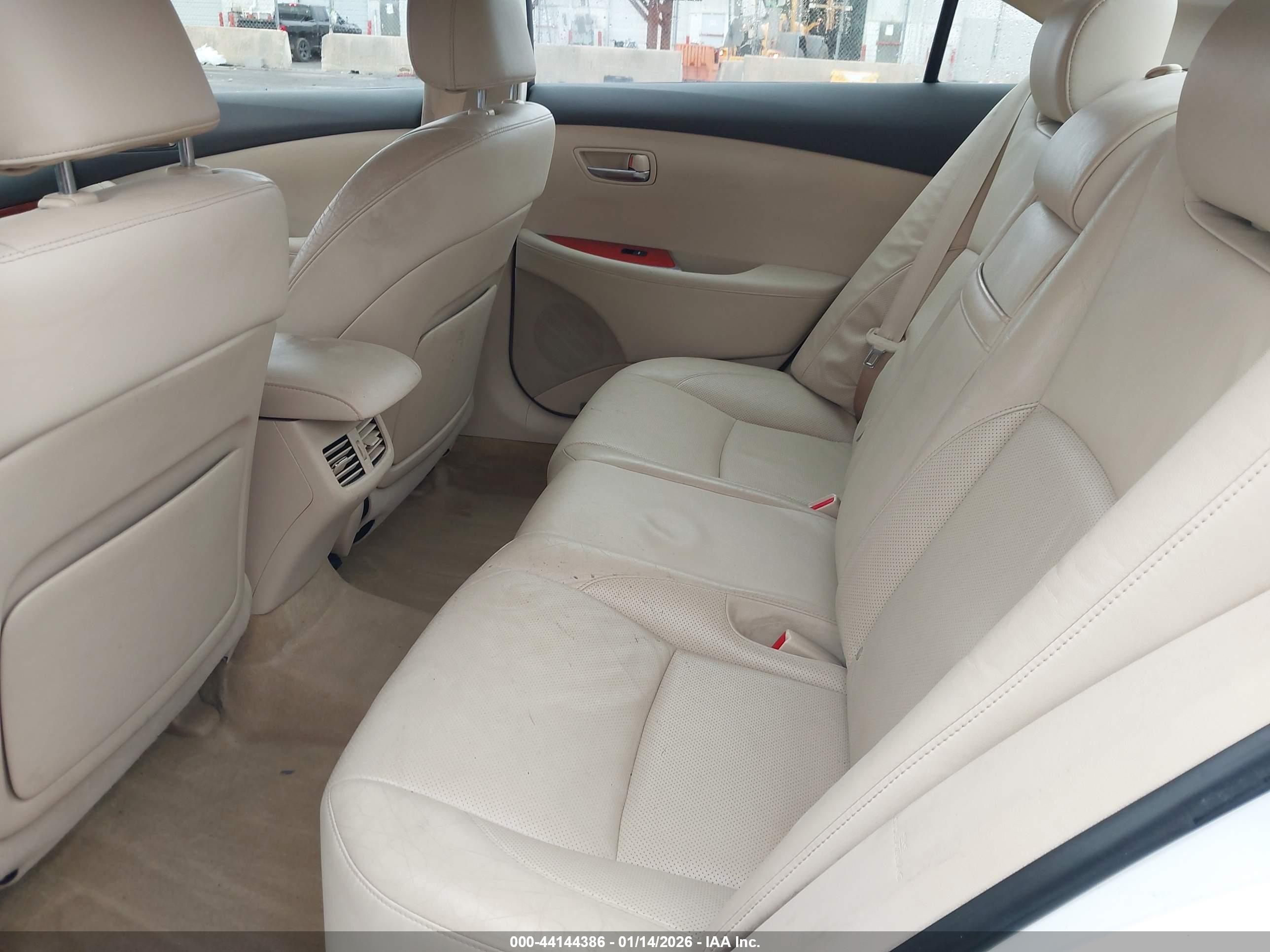 LEXUS ES image 8