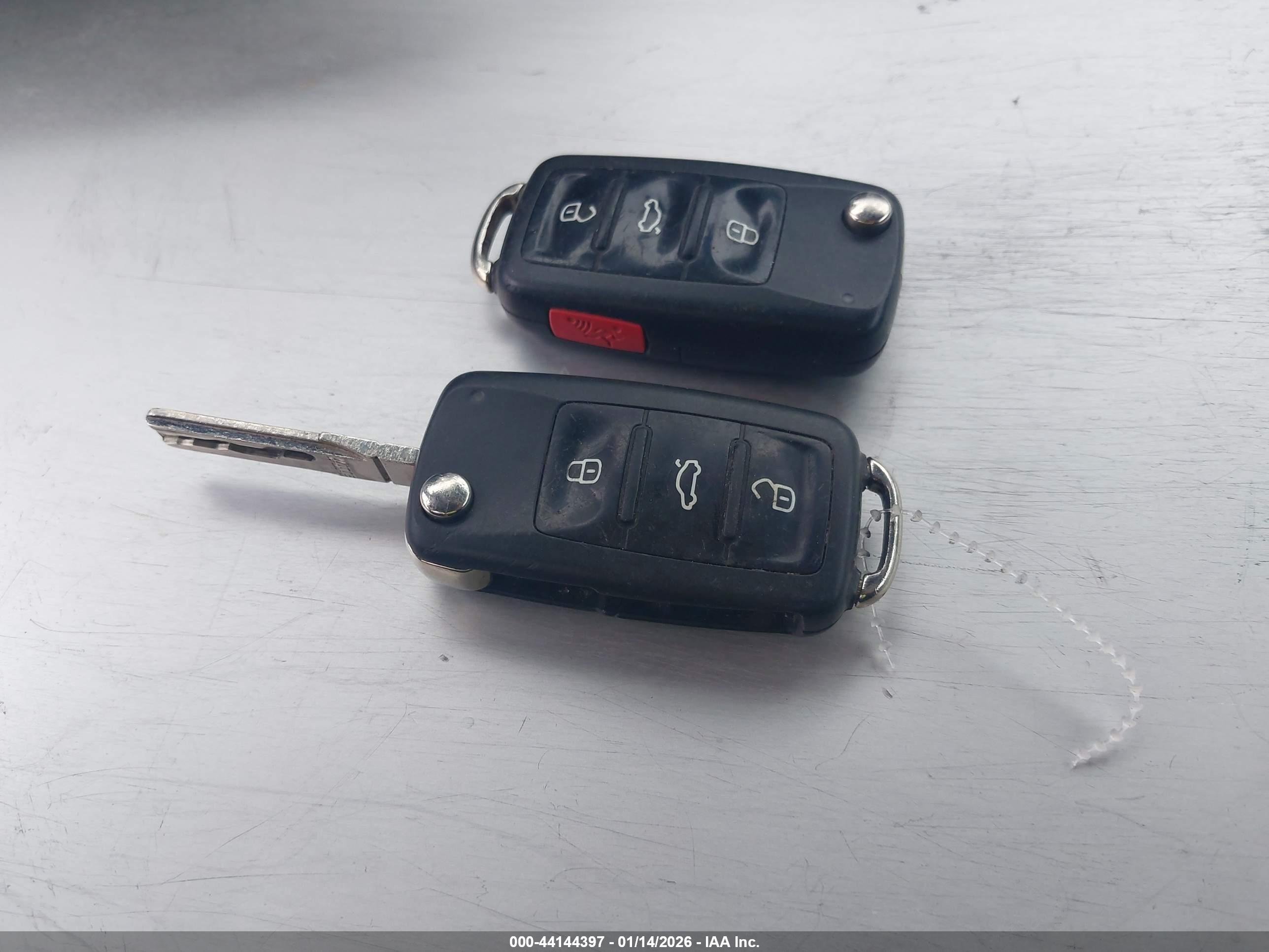 VOLKSWAGEN BEETLE image 11