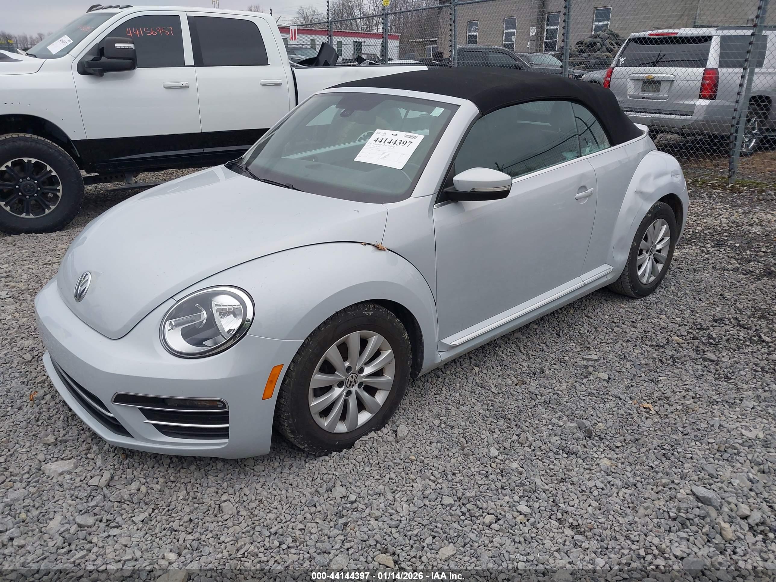VOLKSWAGEN BEETLE image 2