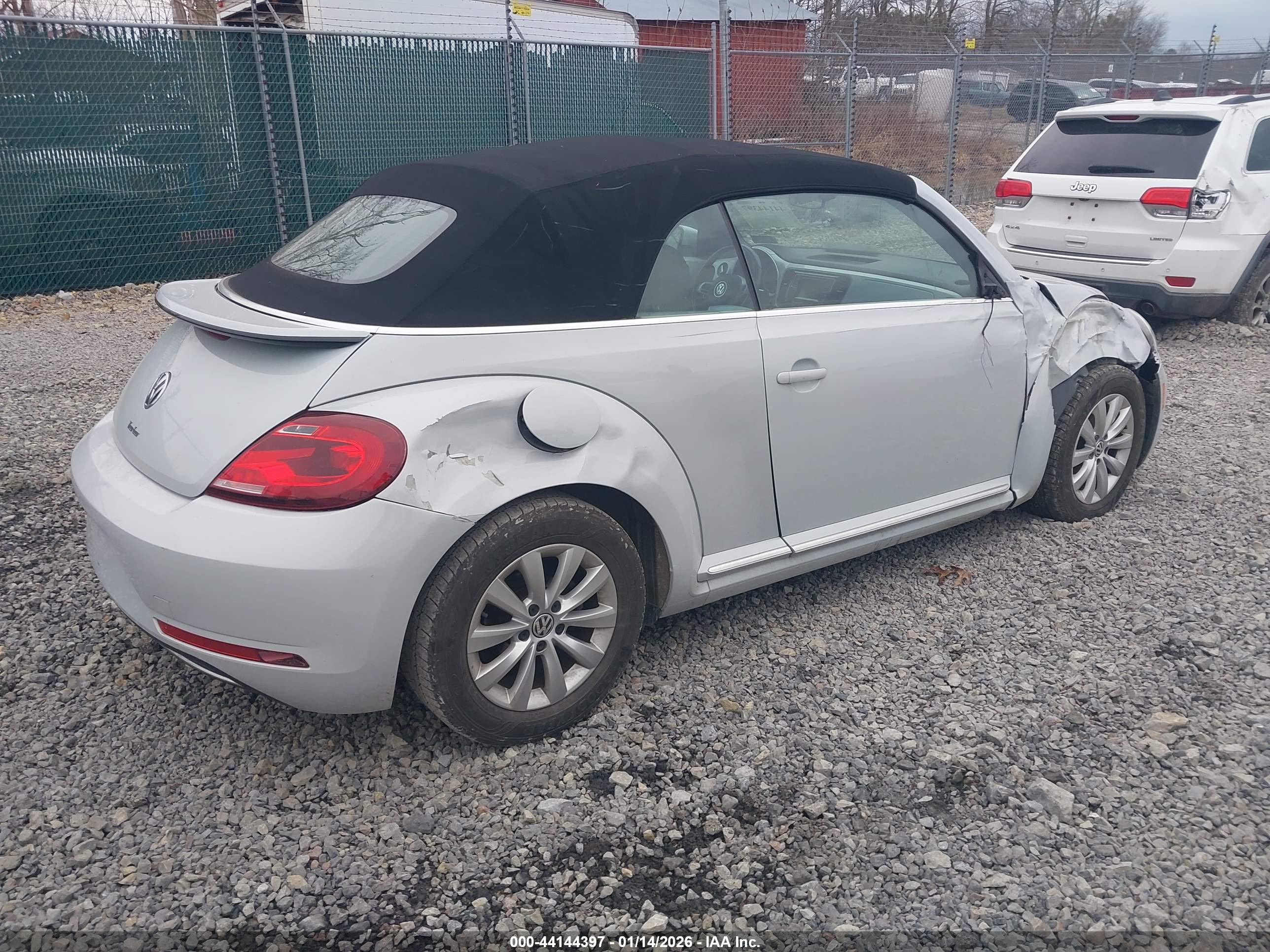 VOLKSWAGEN BEETLE image 4