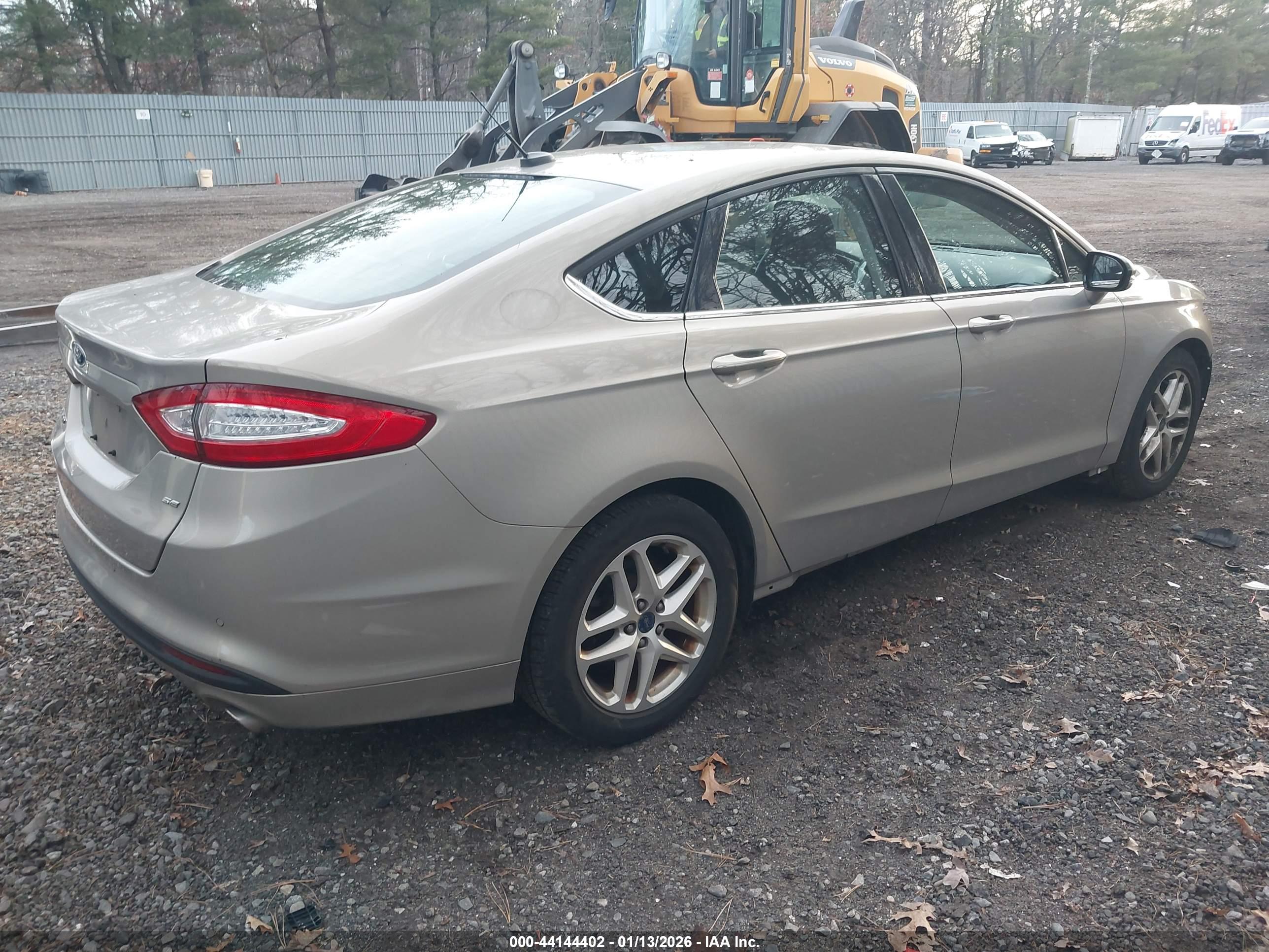 FORD FUSION image 4