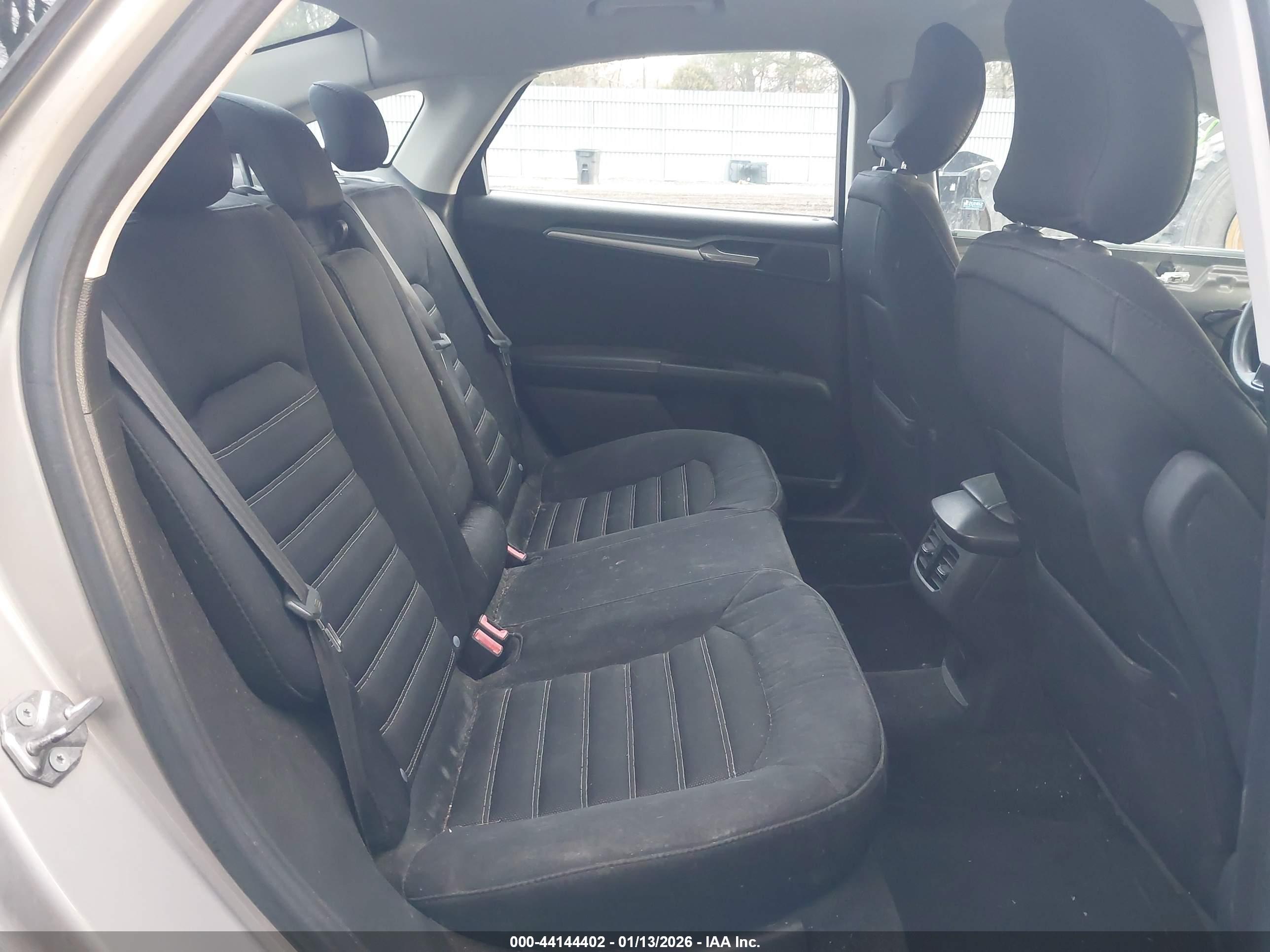 FORD FUSION image 8
