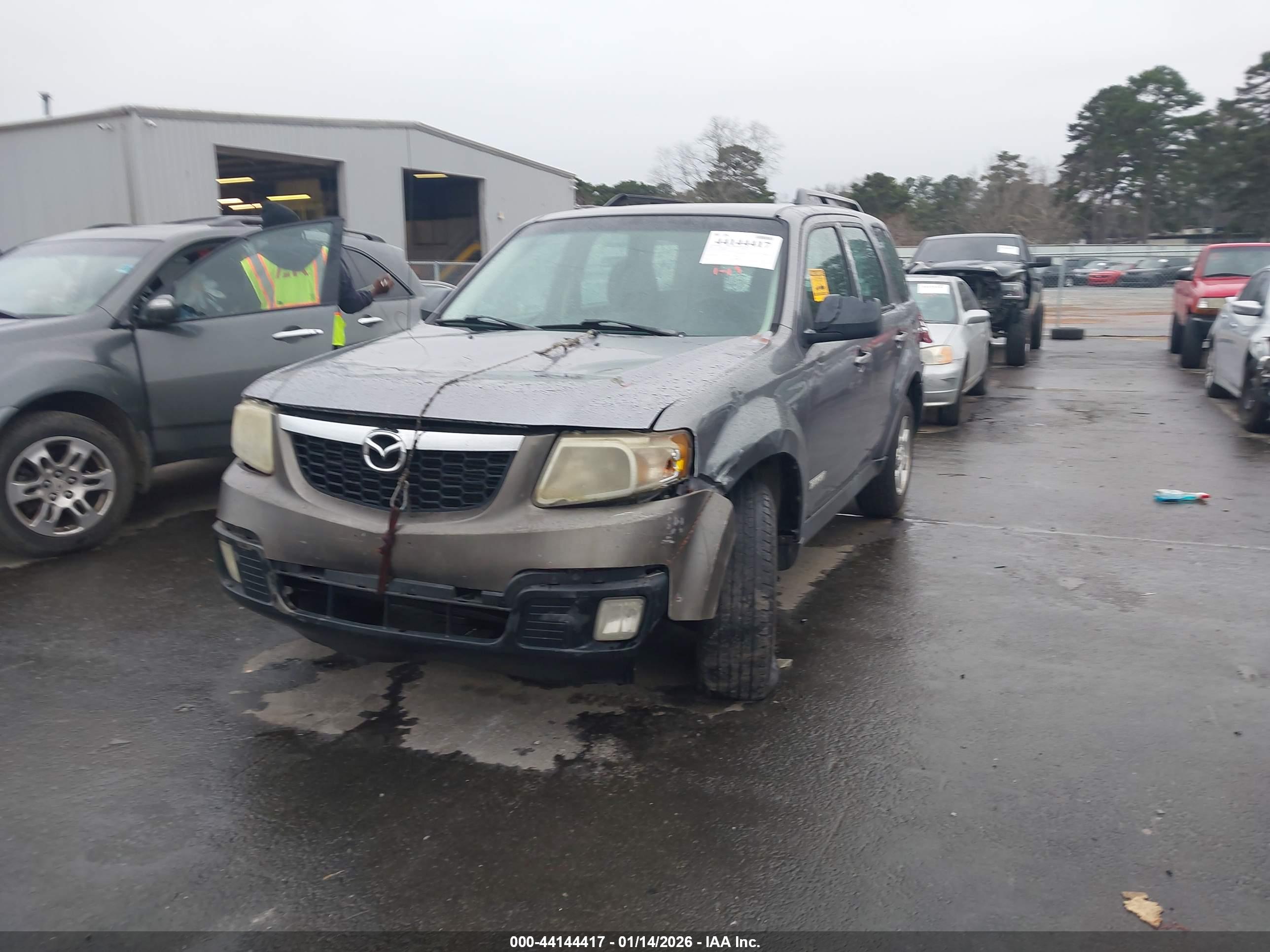 MAZDA TRIBUTE image 2