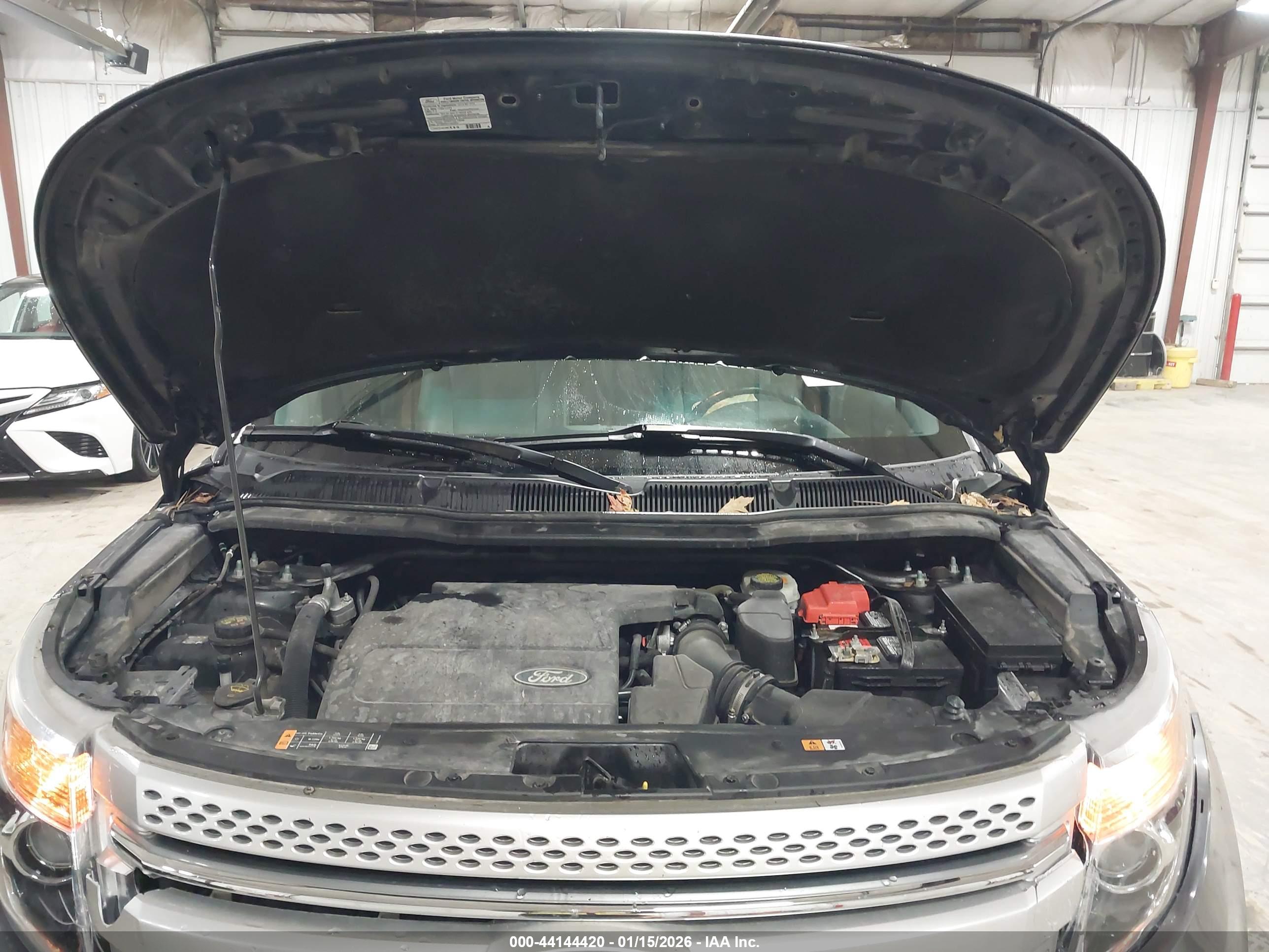 FORD EXPLORER image 10