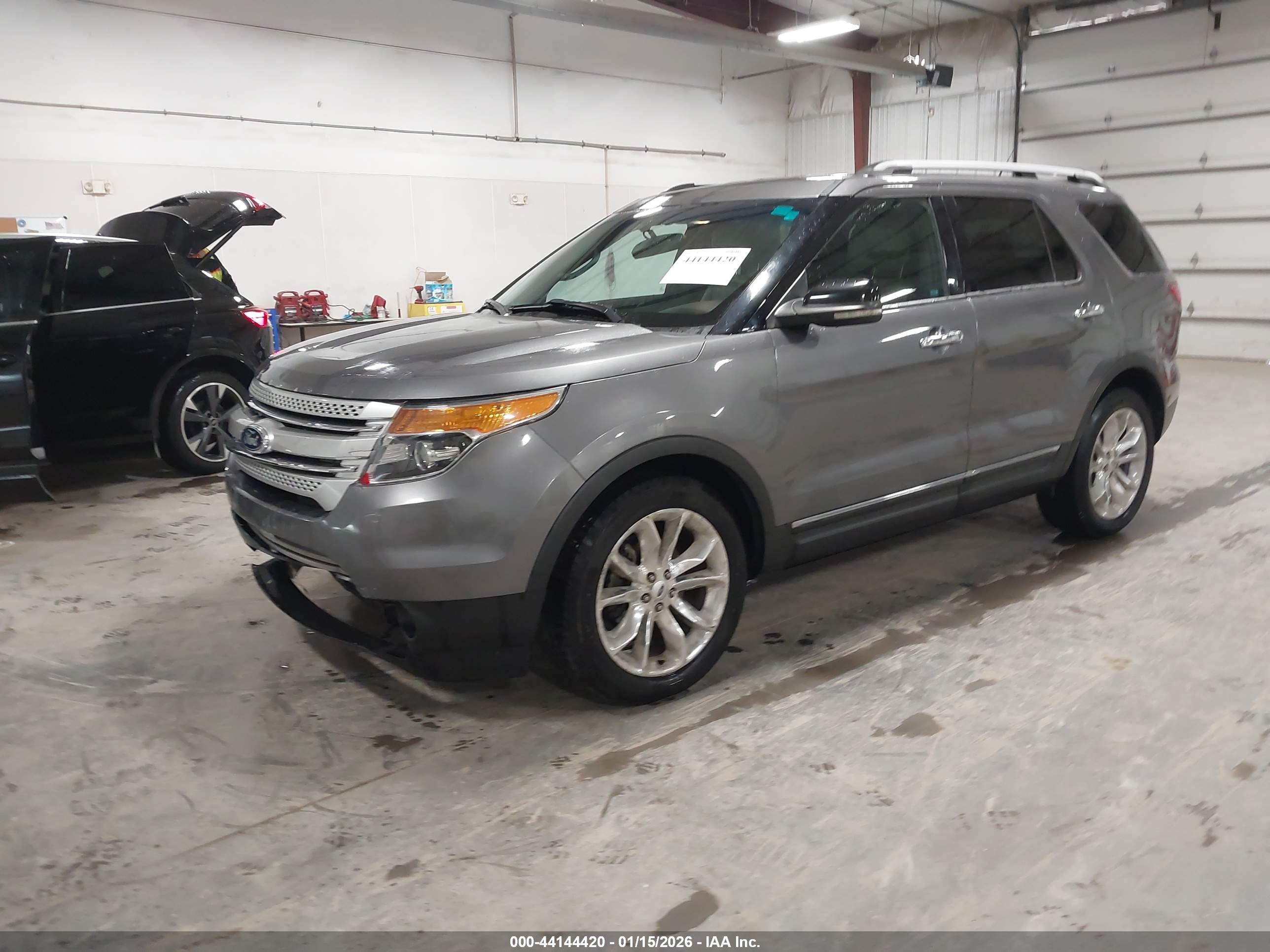 FORD EXPLORER image 2