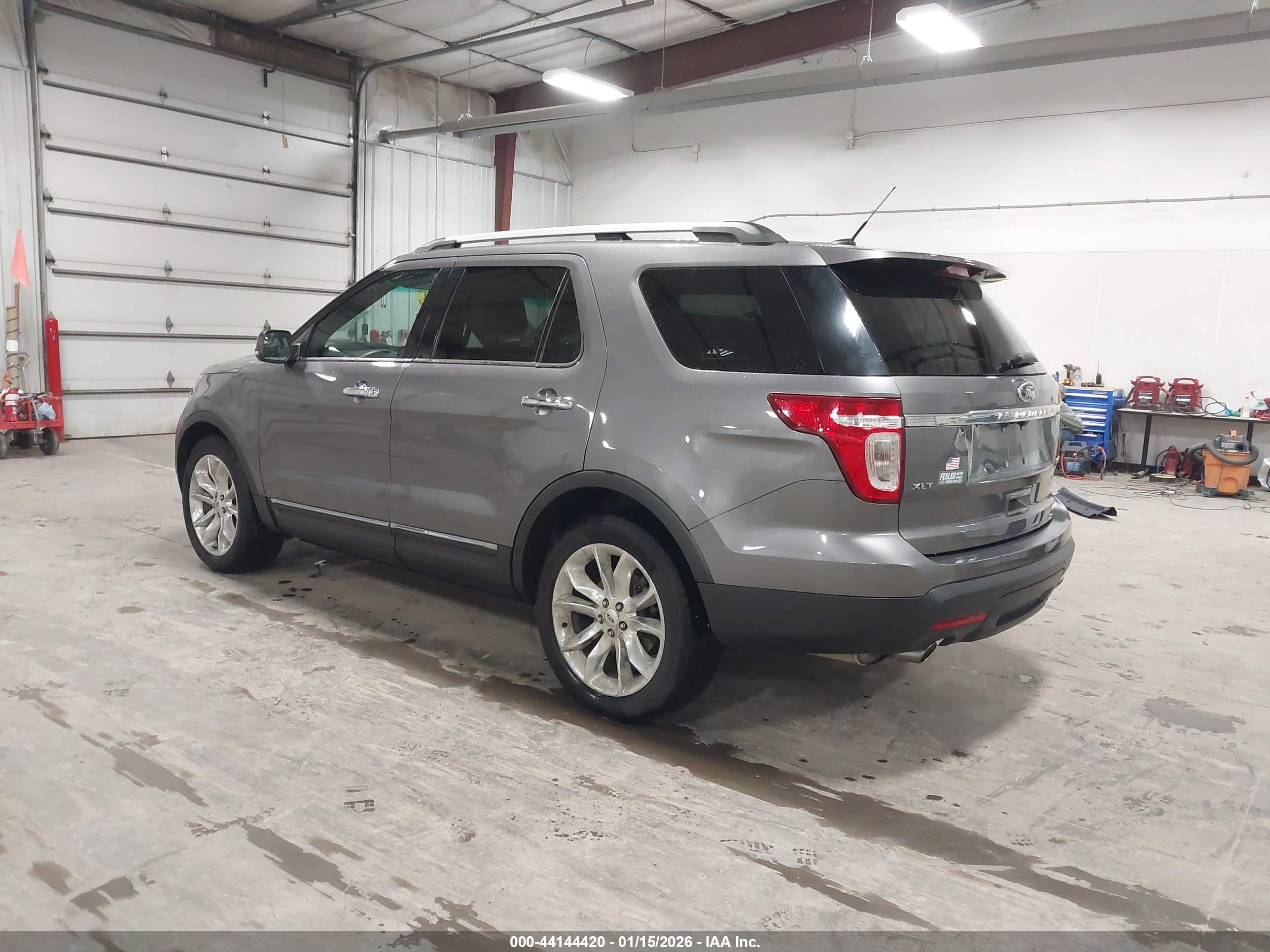 FORD EXPLORER image 3